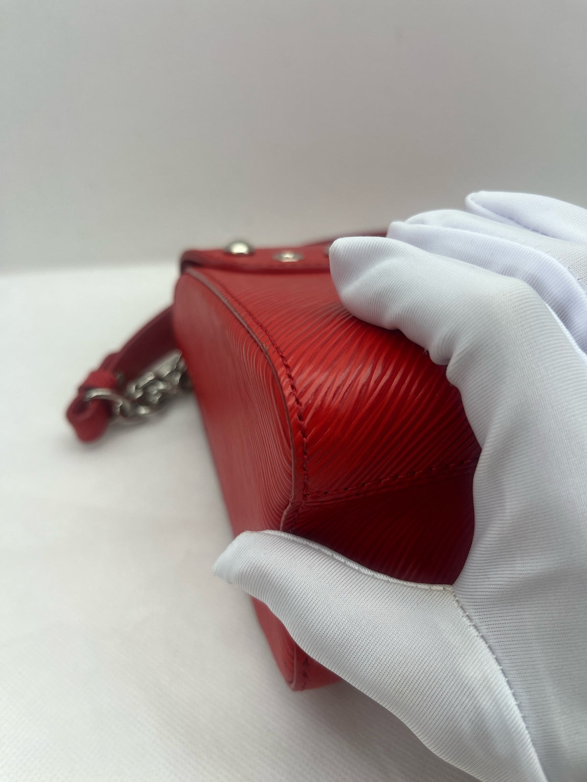 Louis Vuitton - Twist Medium - Leather - Red - (medium)