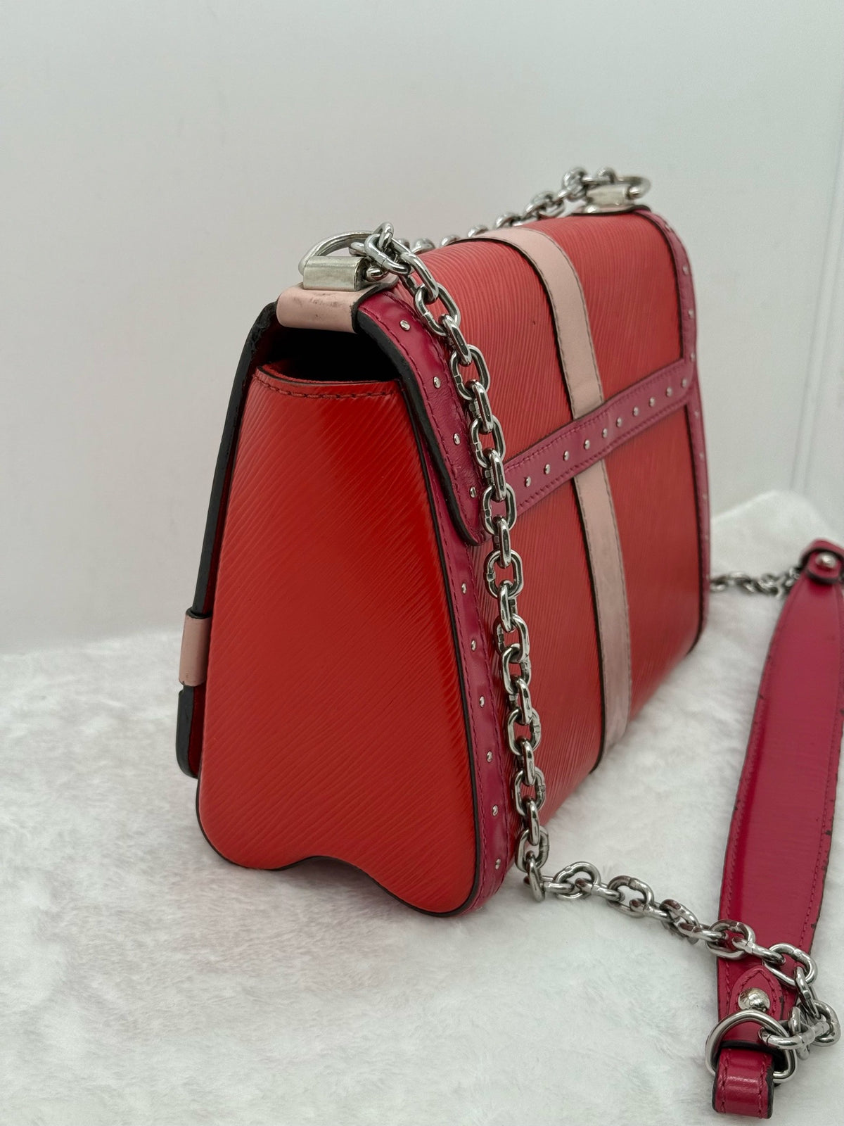 Louis Vuitton - Twist Medium - Leather - Red - (medium)