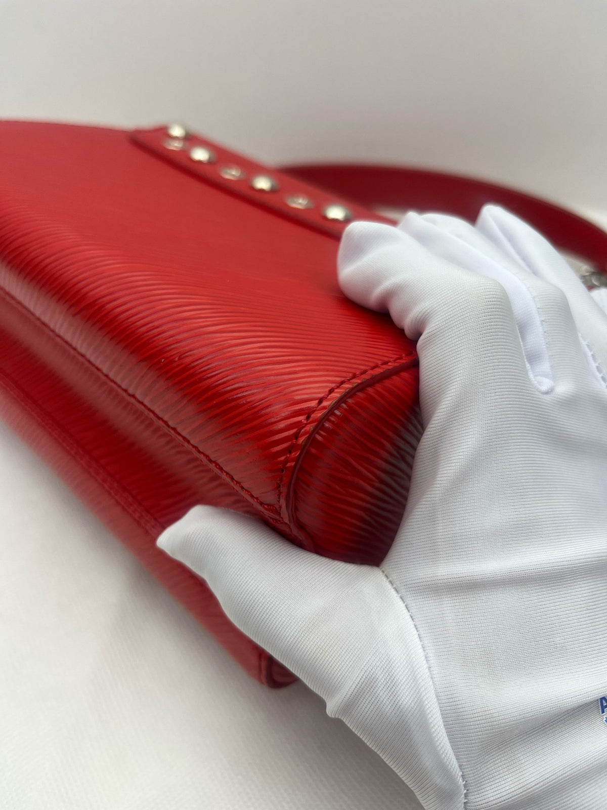 Louis Vuitton - Twist Medium - Leather - Red - (medium)