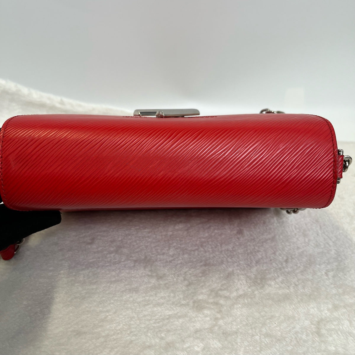 Louis Vuitton - Twist Medium - Leather - Red - (medium)
