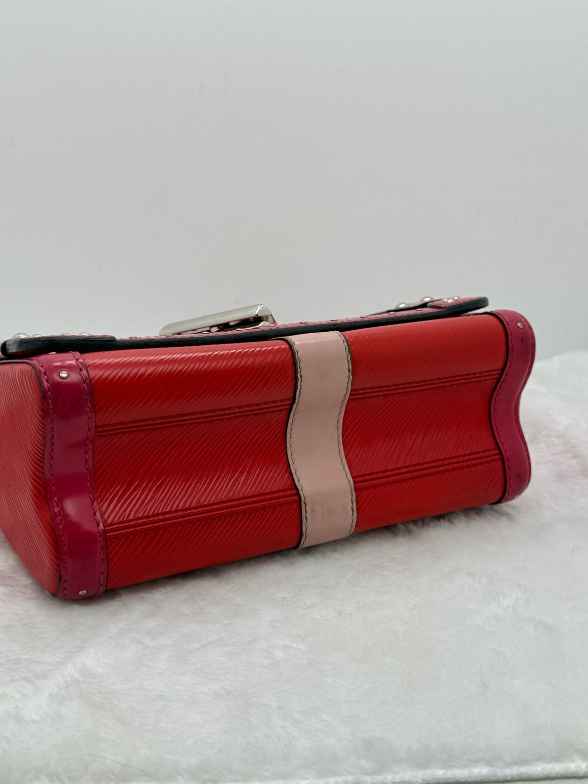 Louis Vuitton - Twist Medium - Leather - Red - (medium)