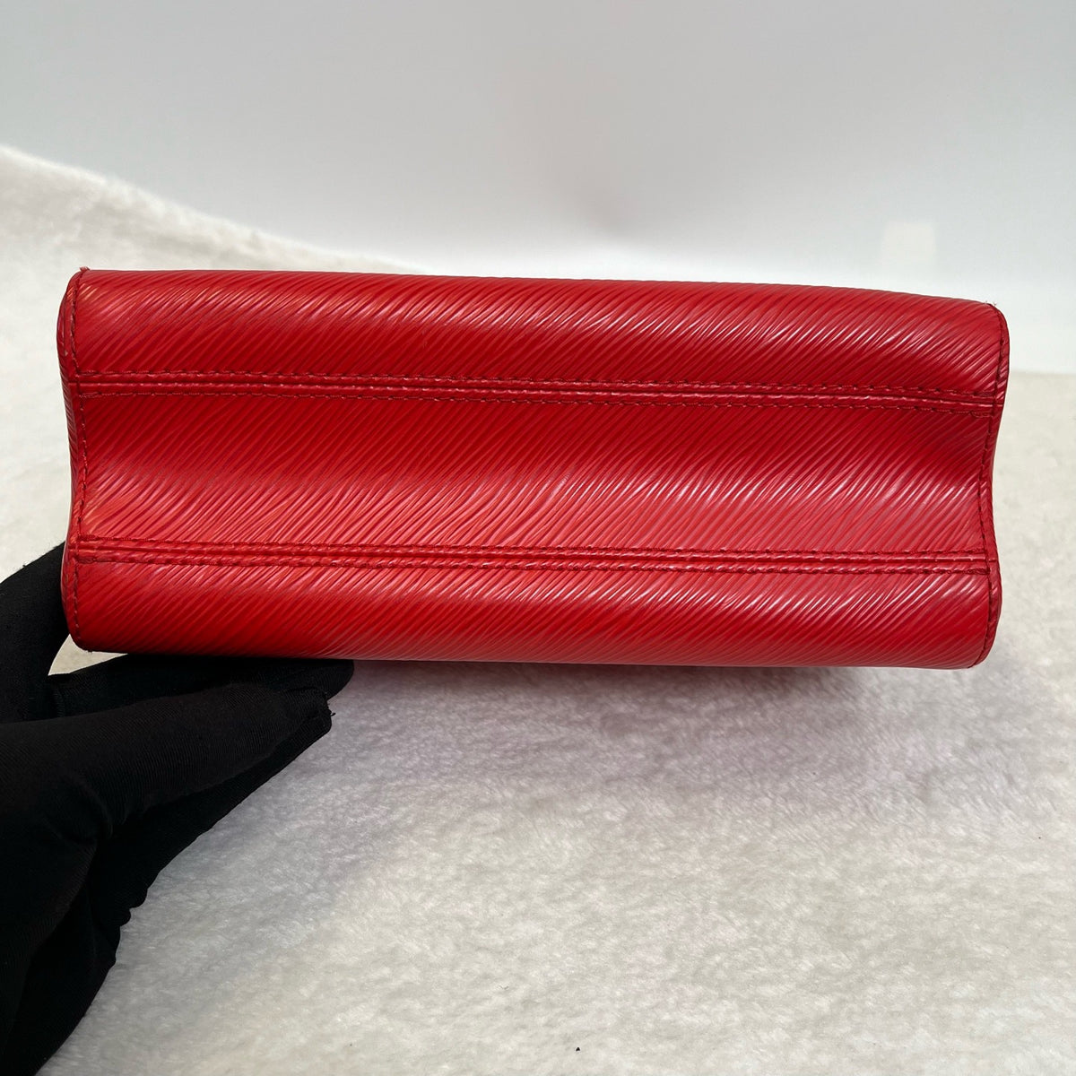 Louis Vuitton - Twist Medium - Leather - Red - (medium)