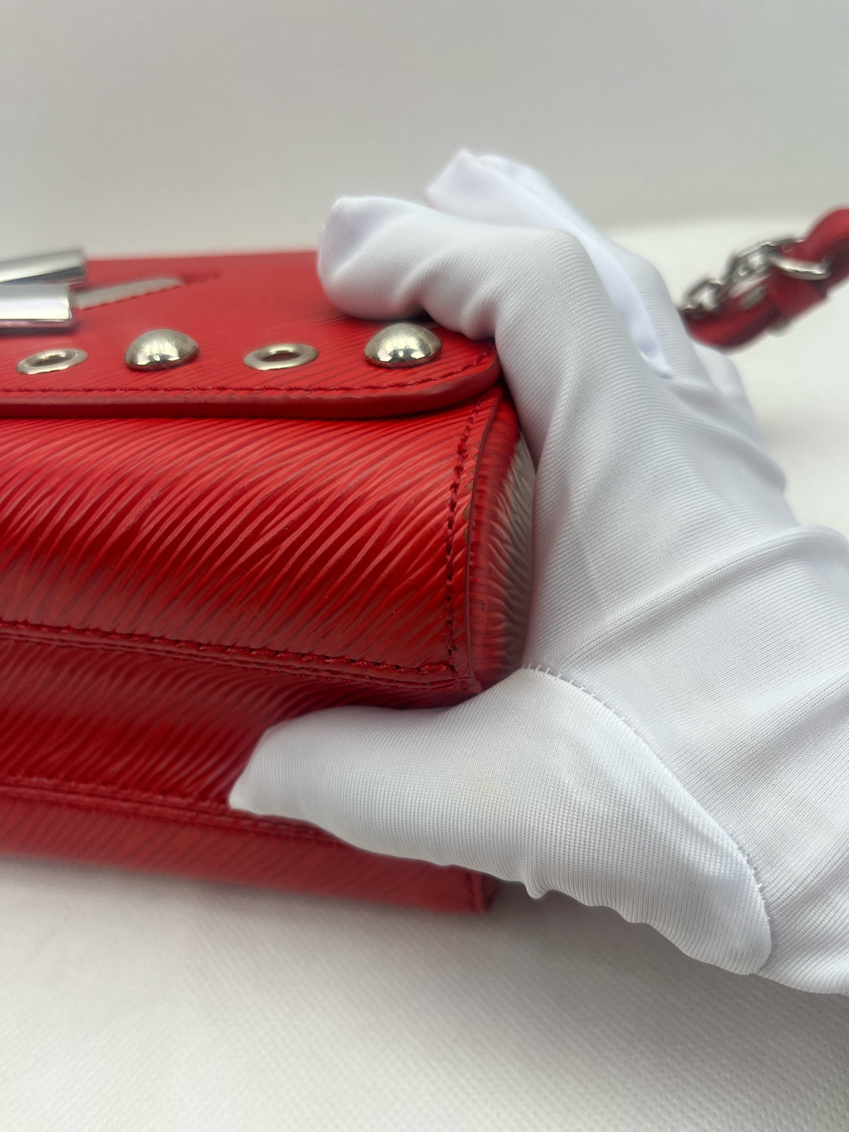 Louis Vuitton - Twist Medium - Leather - Red - (medium)