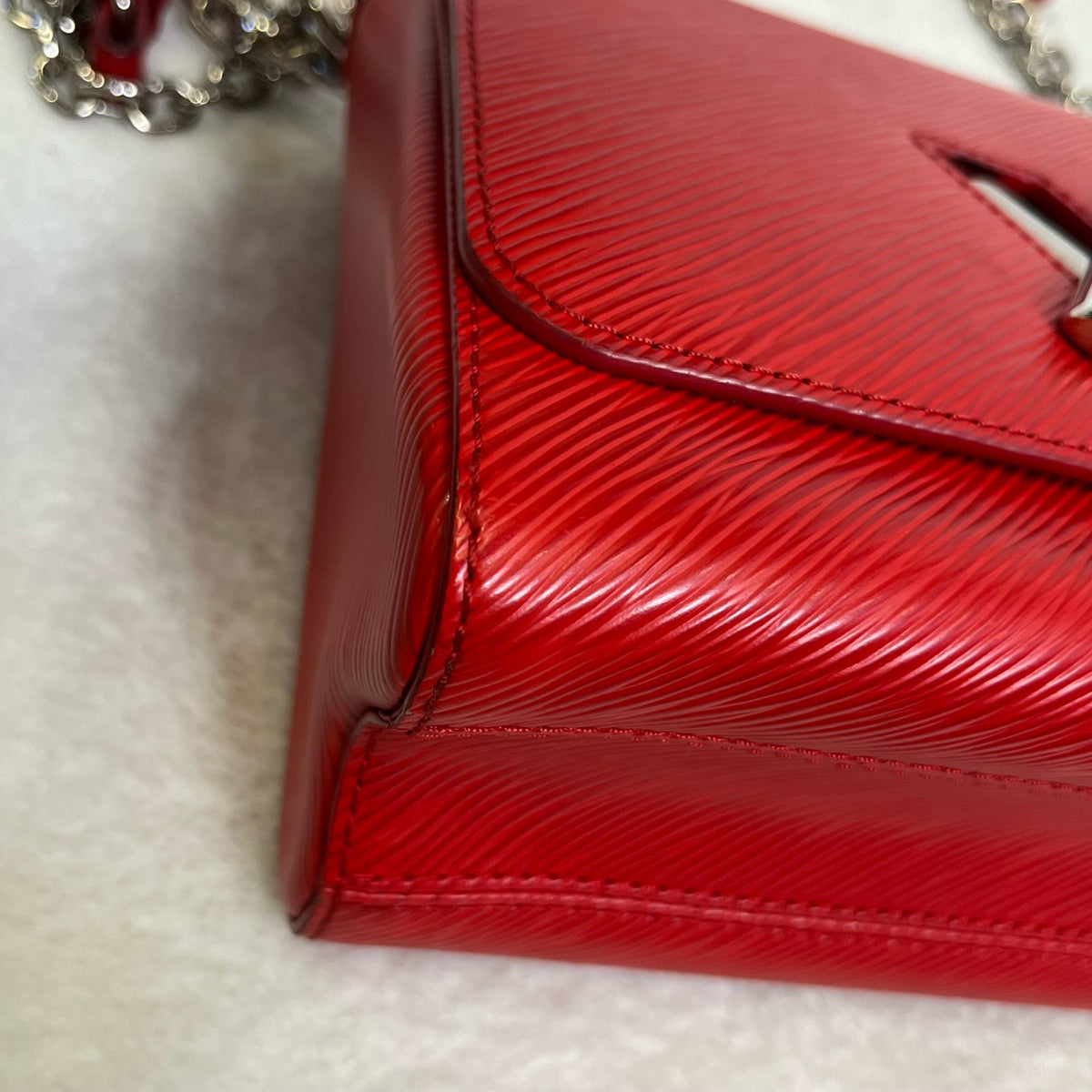 Louis Vuitton - Twist Medium - Leather - Red - (medium)