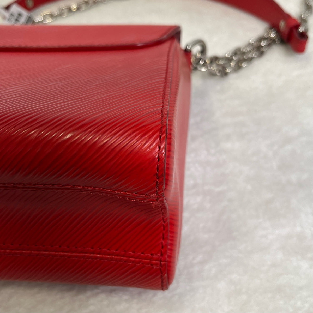 Louis Vuitton - Twist Medium - Leather - Red - (medium)