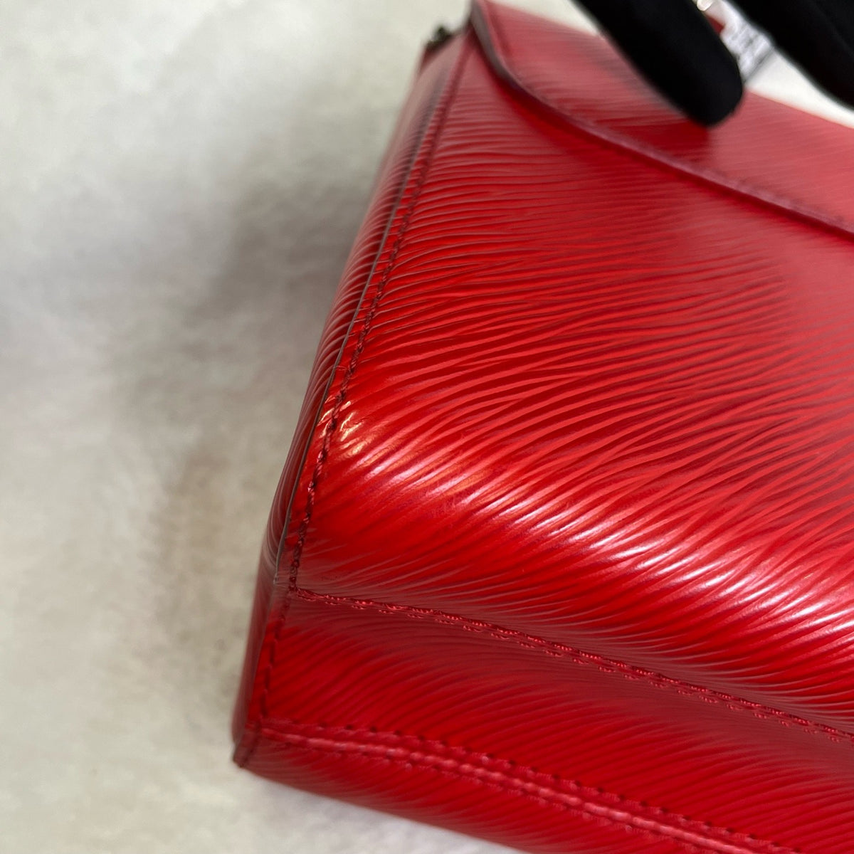 Louis Vuitton - Twist Medium - Leather - Red - (medium)