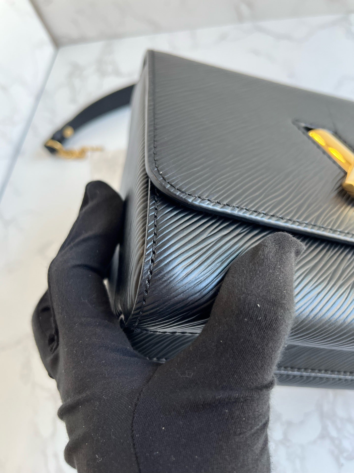 Louis Vuitton - Twist MM - Leather - Black - (medium)