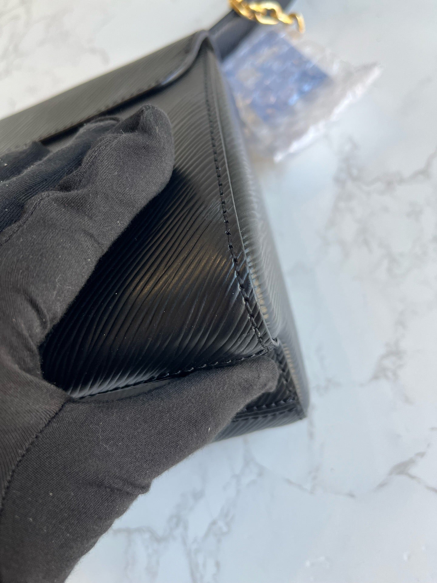 Louis Vuitton - Twist MM - Leather - Black - (medium)