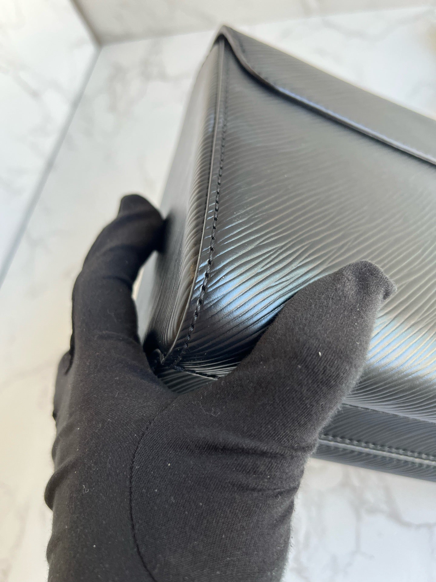 Louis Vuitton - Twist MM - Leather - Black - (medium)