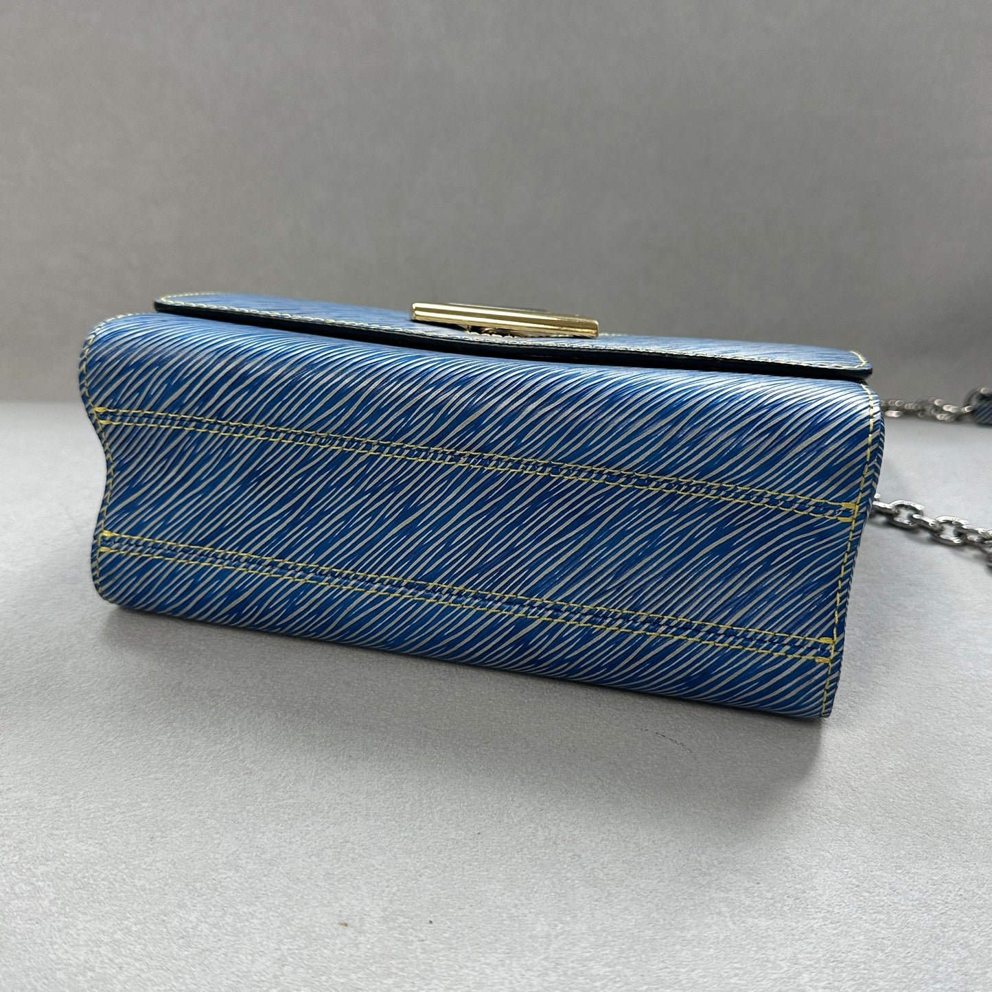 Louis Vuitton - Twist MM - Leather - Blue - (medium)