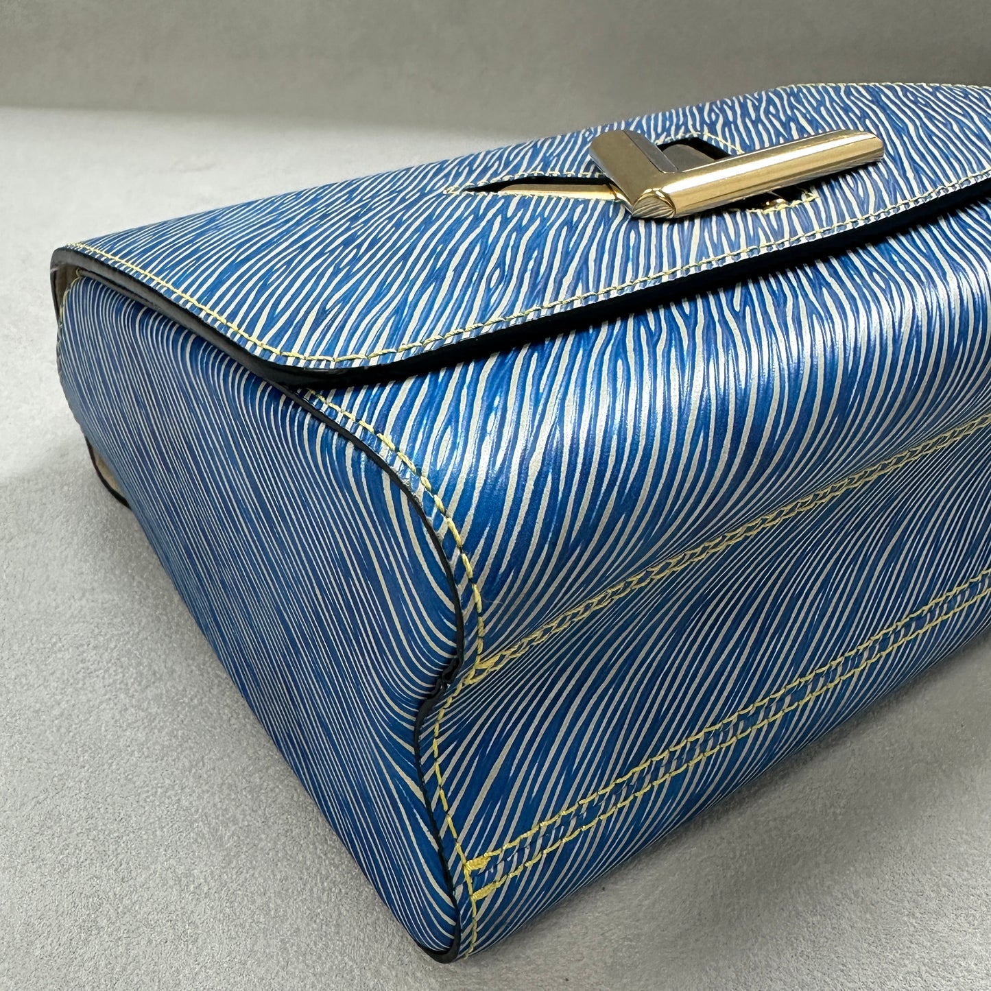 Louis Vuitton - Twist MM - Leather - Blue - (medium)