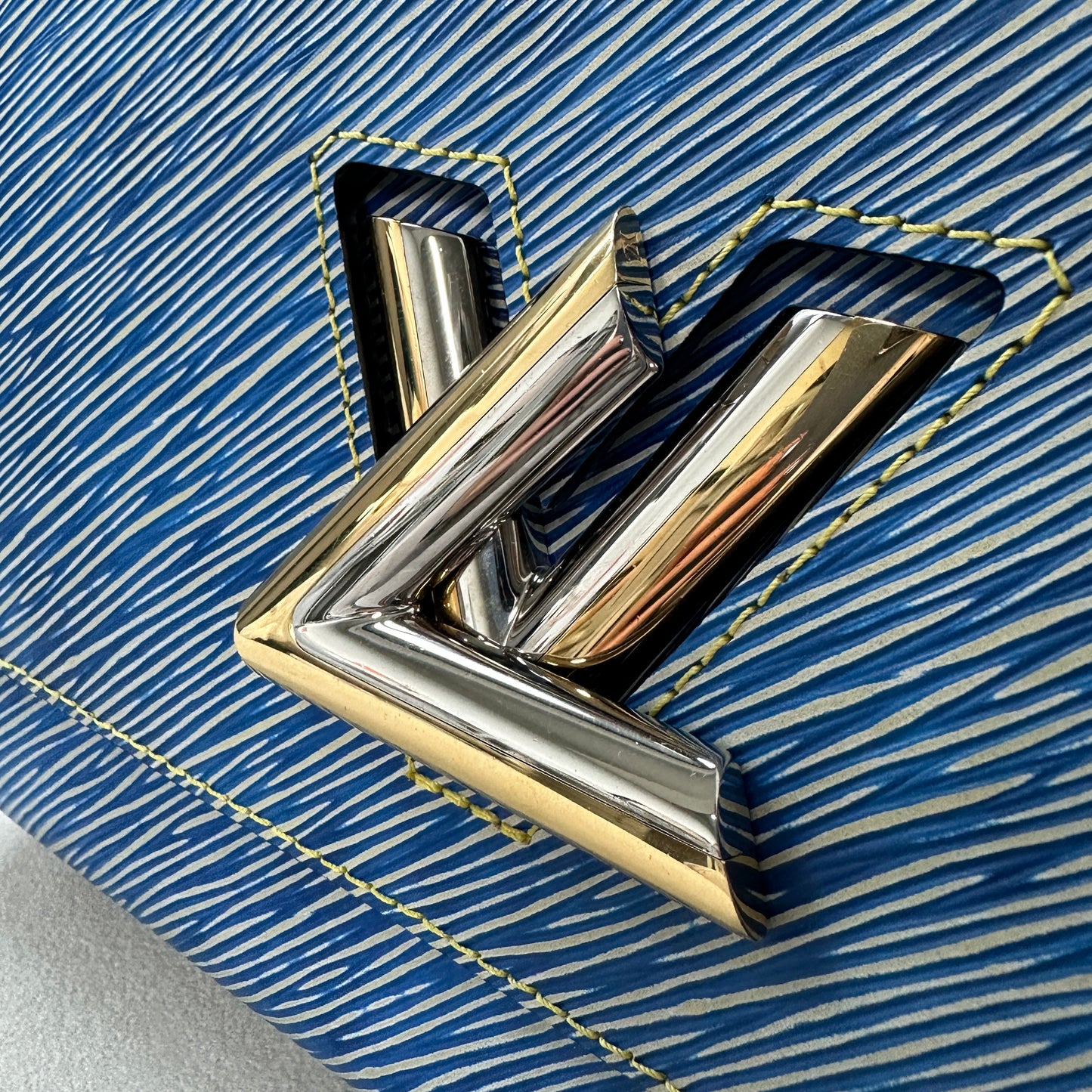 Louis Vuitton - Twist MM - Leather - Blue - (medium)