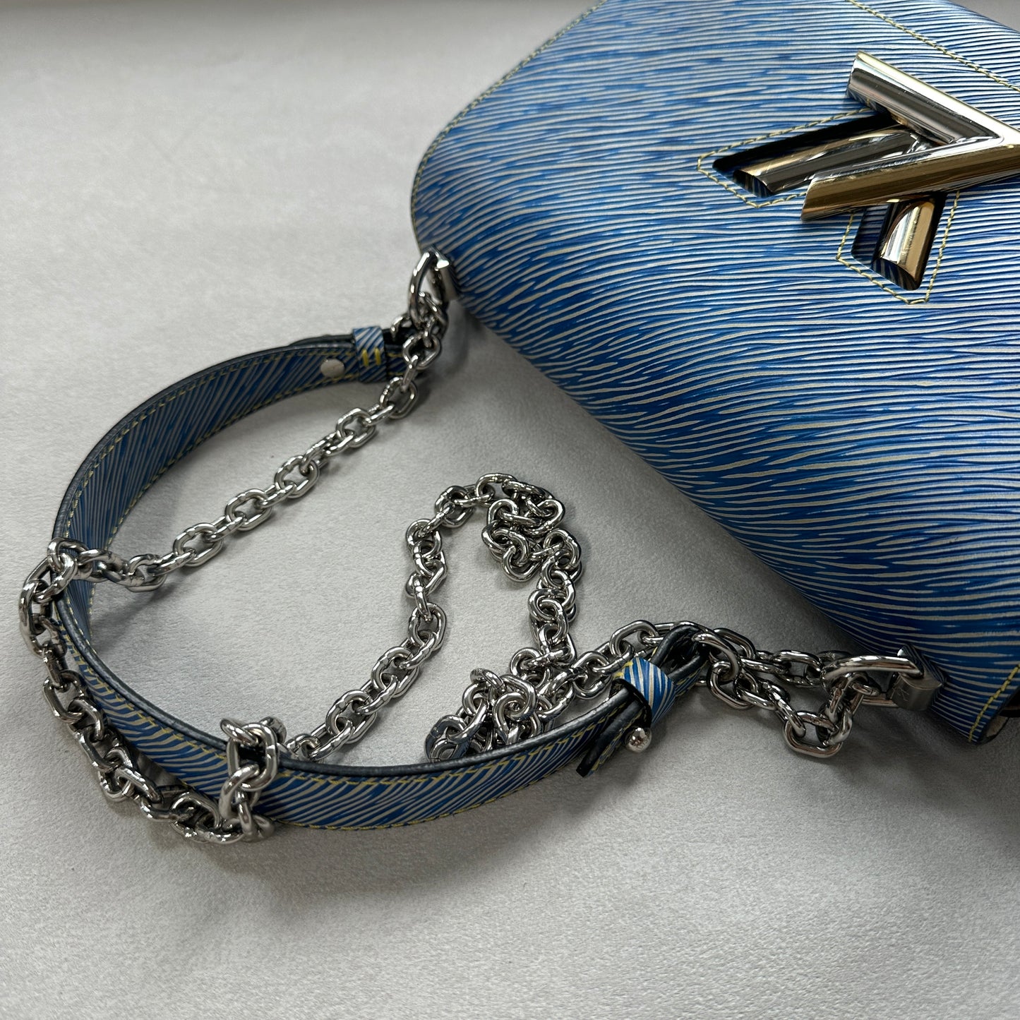 Louis Vuitton - Twist MM - Leather - Blue - (medium)