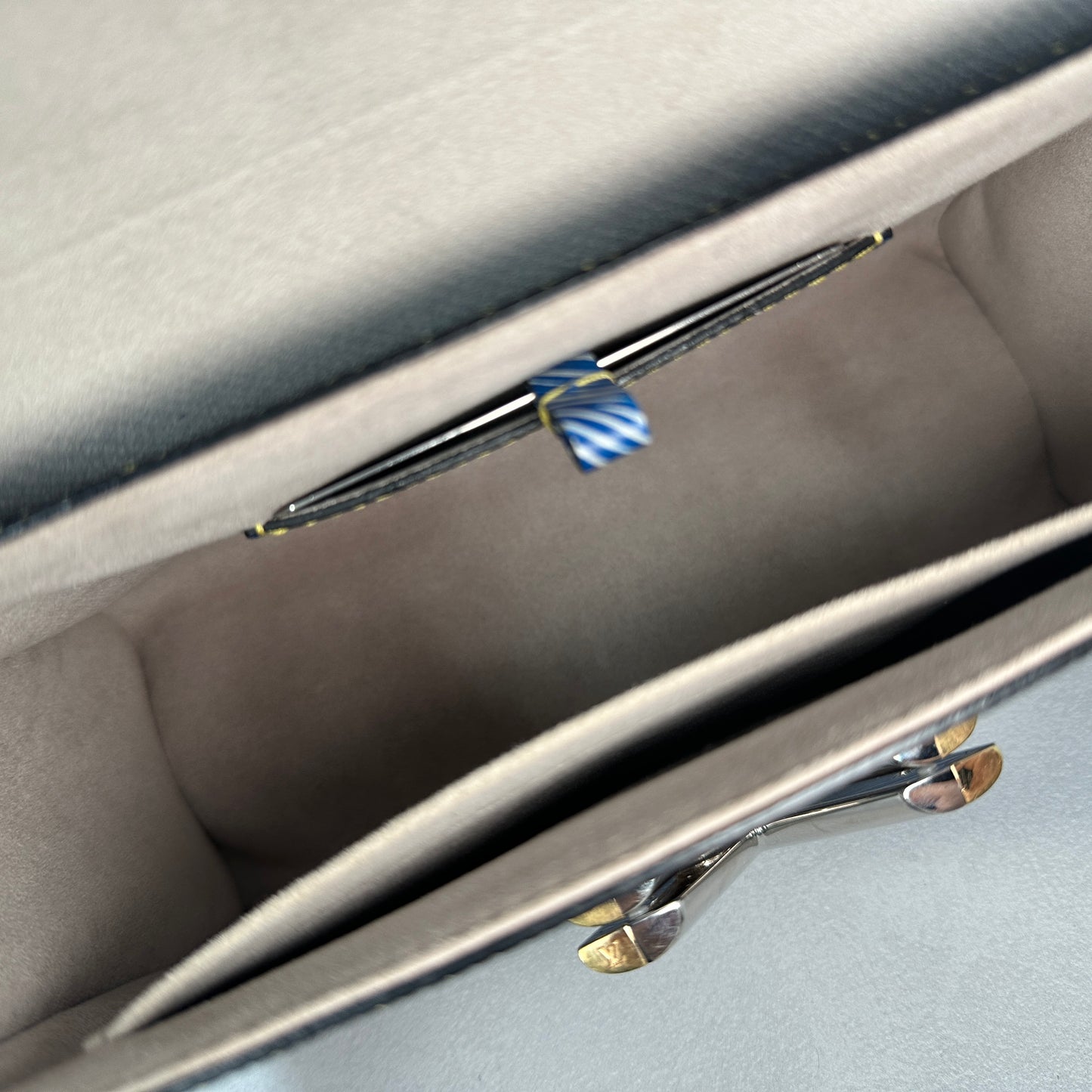 Louis Vuitton - Twist MM - Leather - Blue - (medium)
