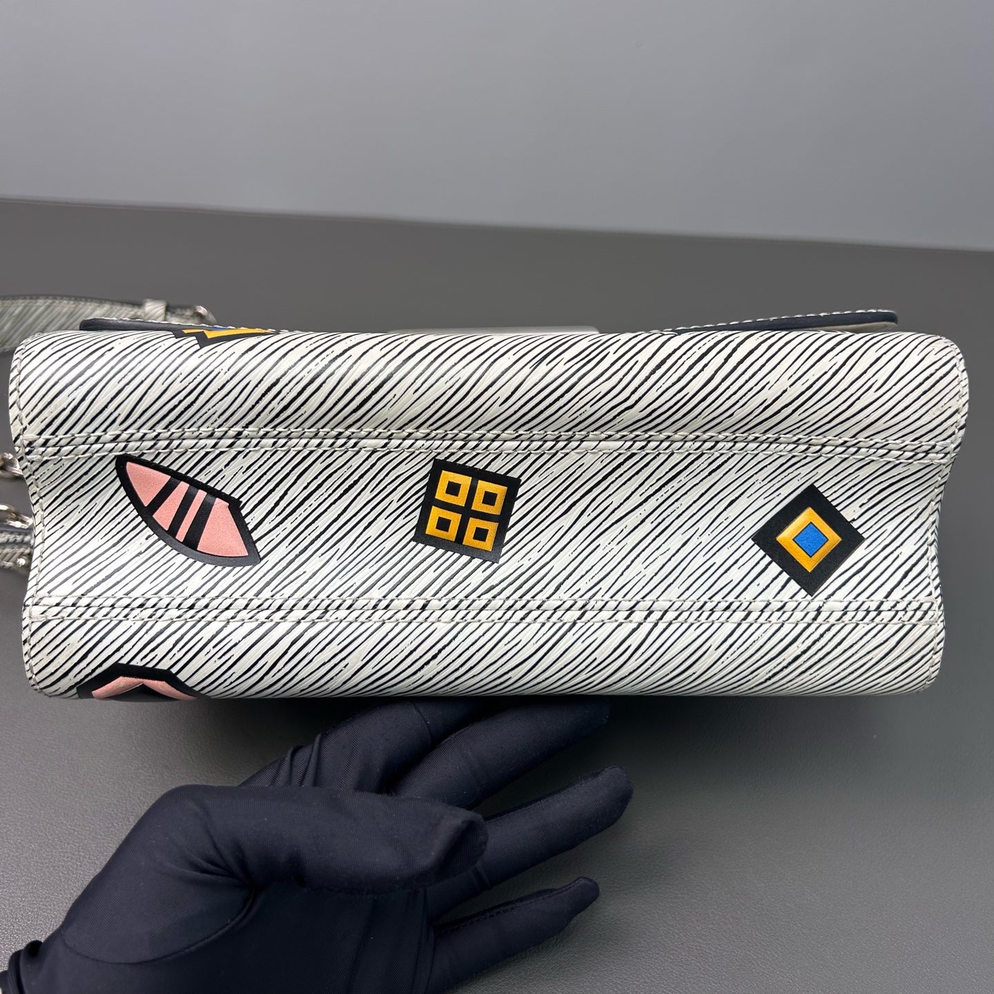 Louis Vuitton - Twist MM with Geometric Patches - Epi Leather - Grey and Multicolour - (Medium)