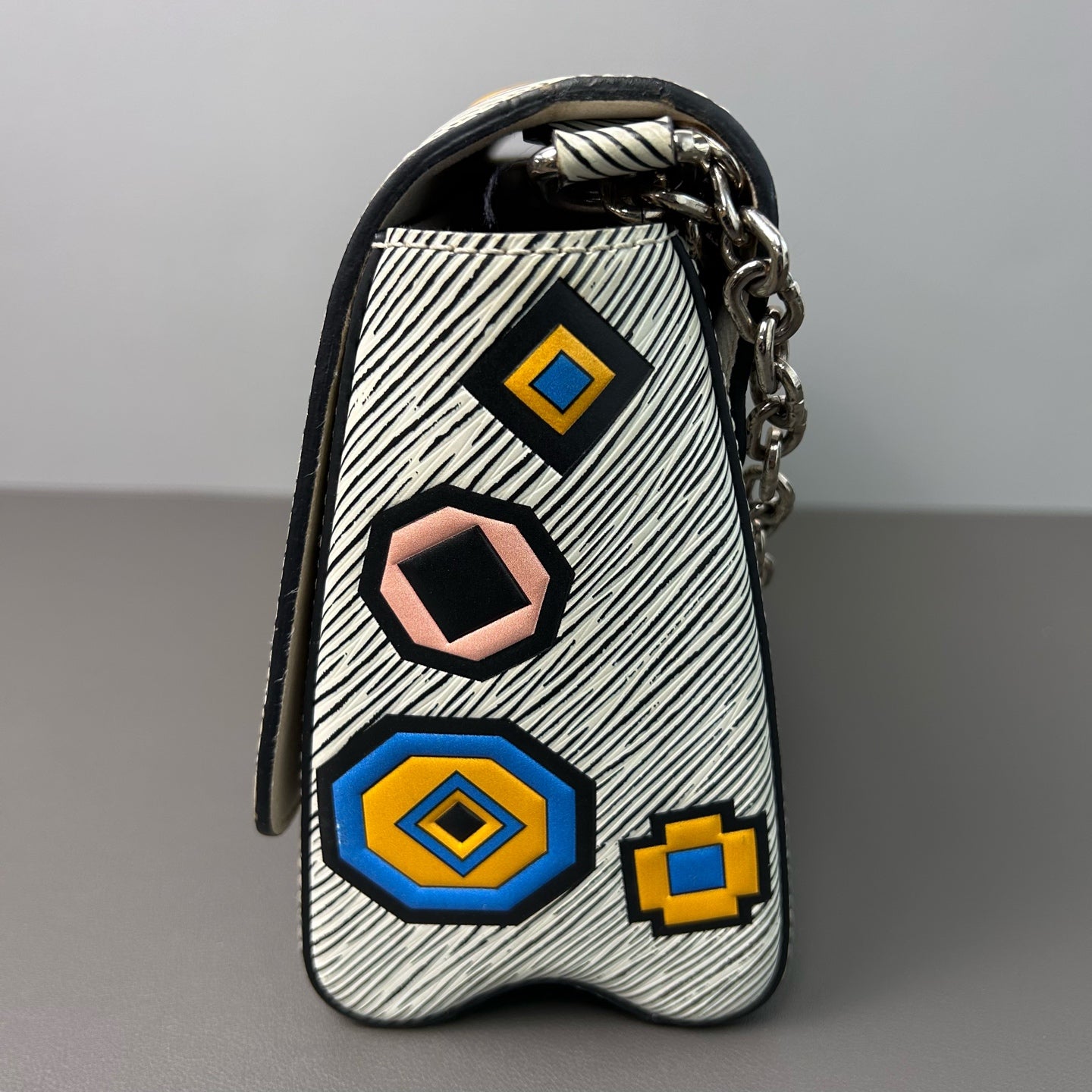 Louis Vuitton - Twist MM with Geometric Patches - Epi Leather - Grey and Multicolour - (Medium)