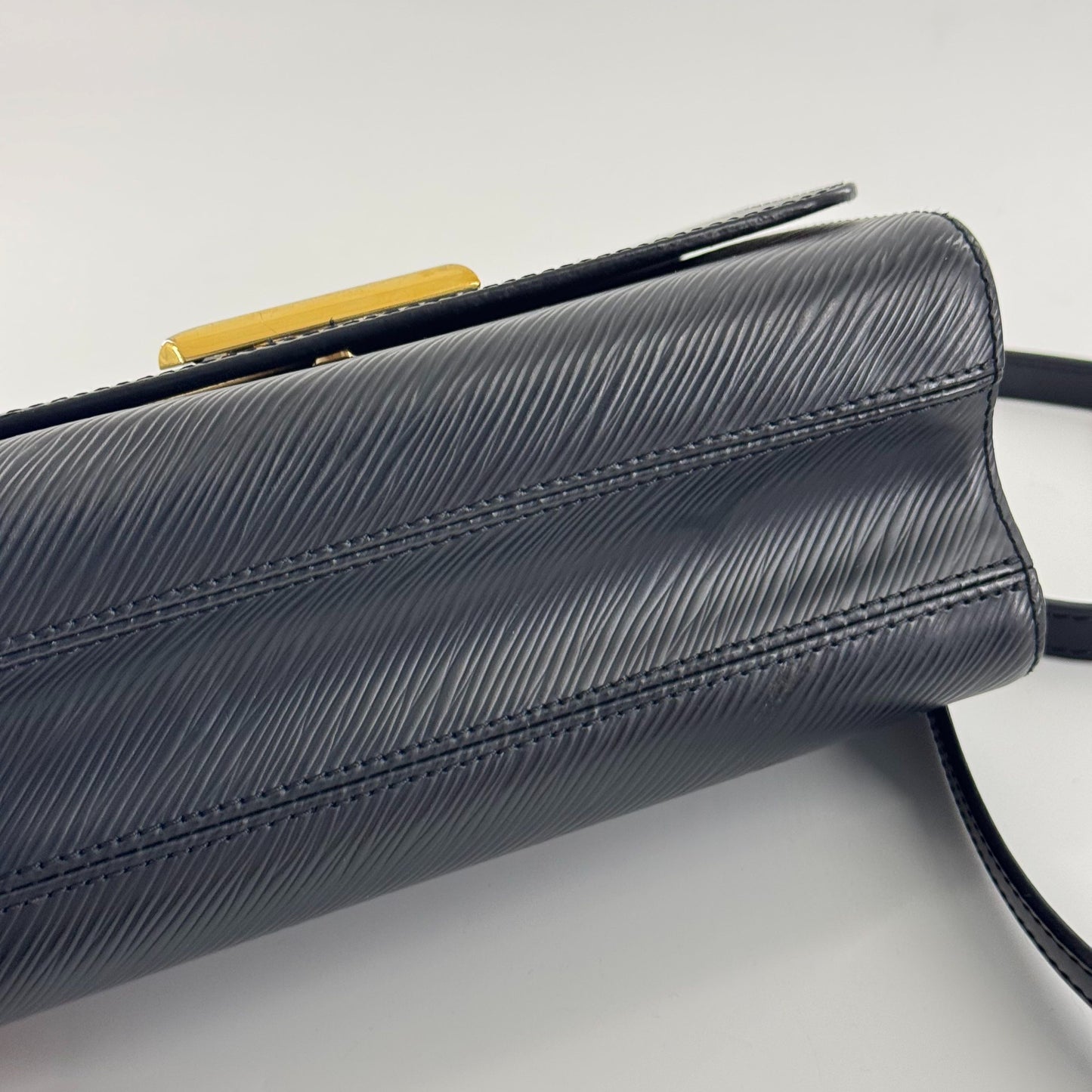 Louis Vuitton - Twist MM with Removable Mini Pouch - Epi leather - Black - (Medium)