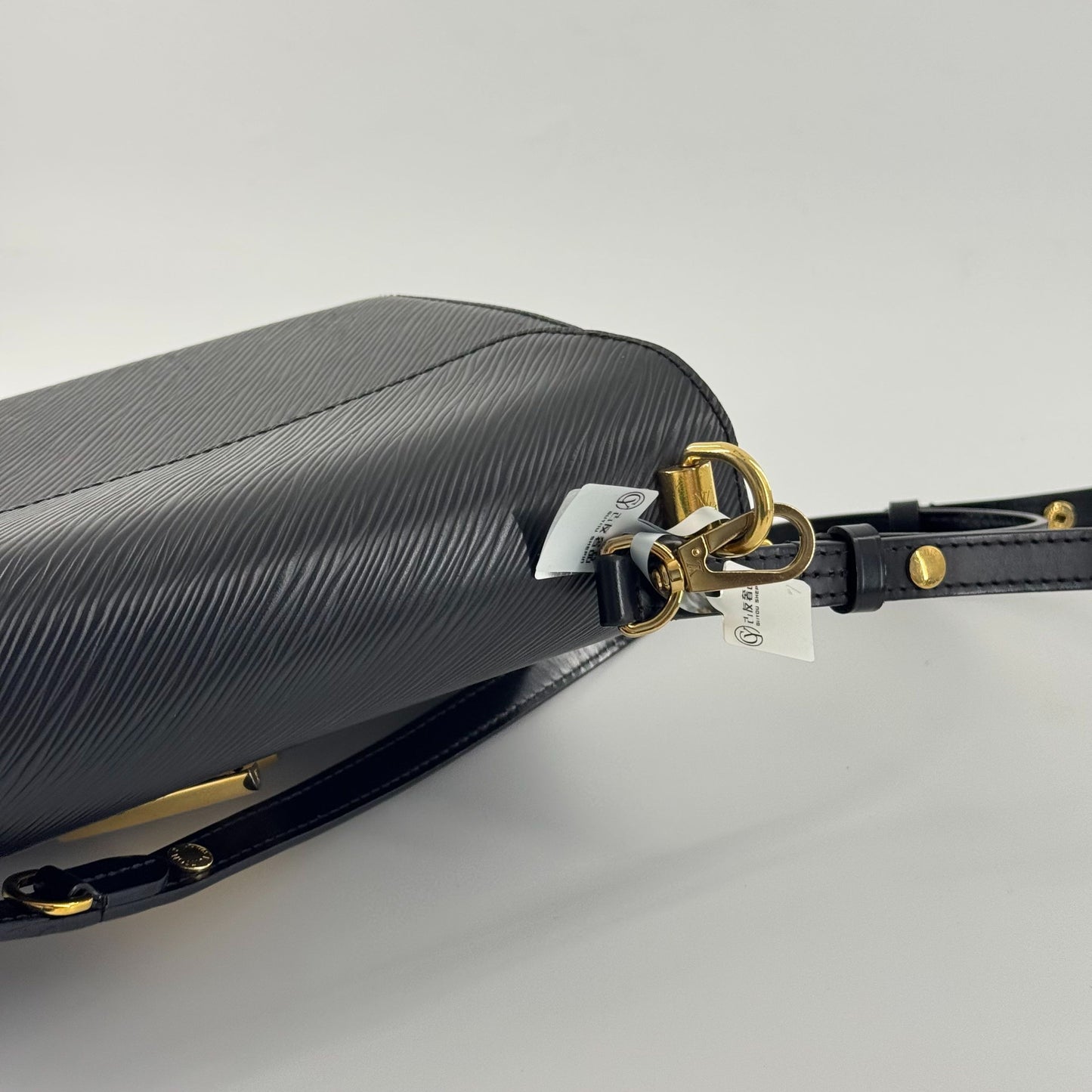 Louis Vuitton - Twist MM with Removable Mini Pouch - Epi leather - Black - (Medium)