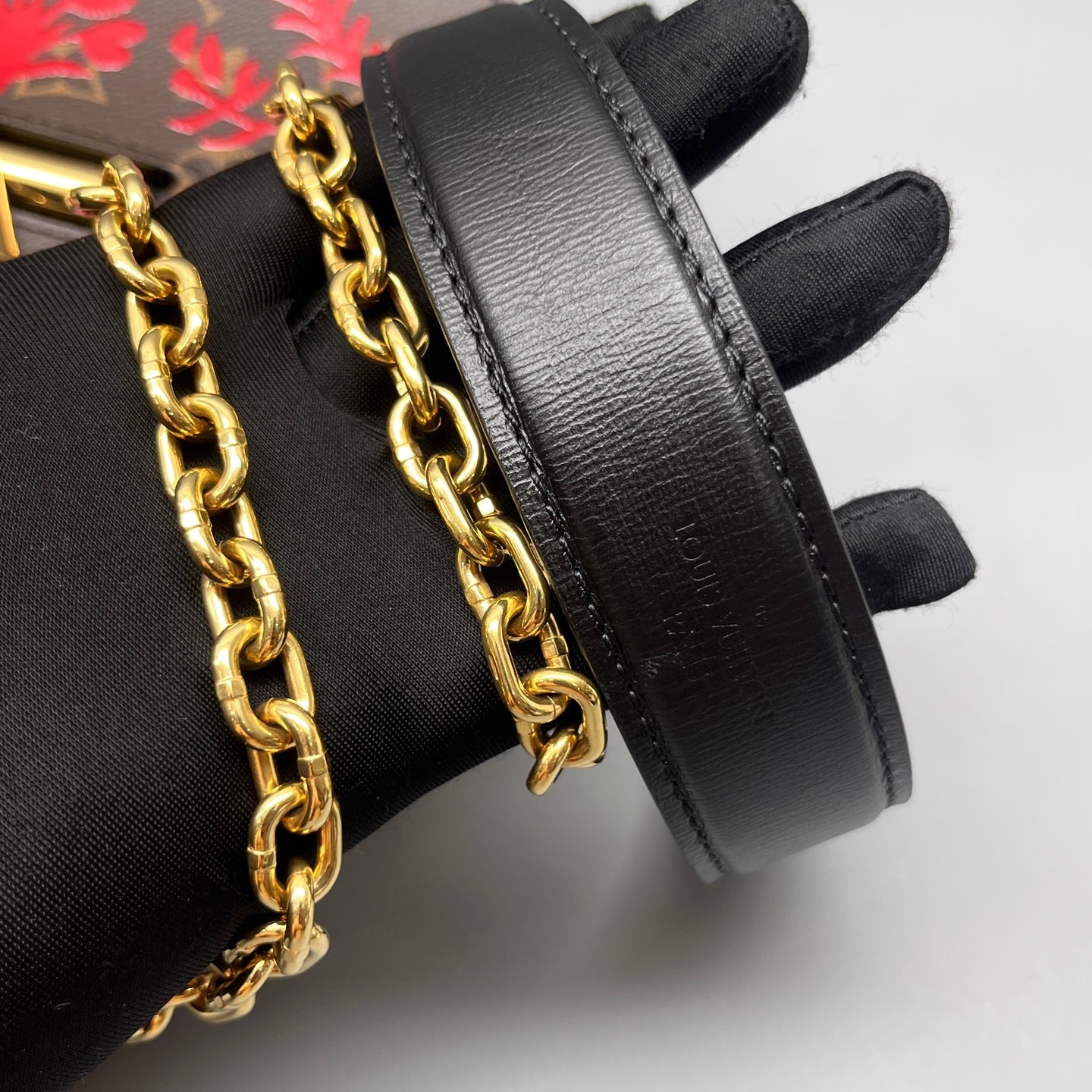 Louis Vuitton - Twist - Monogram coated canvas and smooth leather - Brown, Red, Black, Gold-tone Hardware - (Medium)