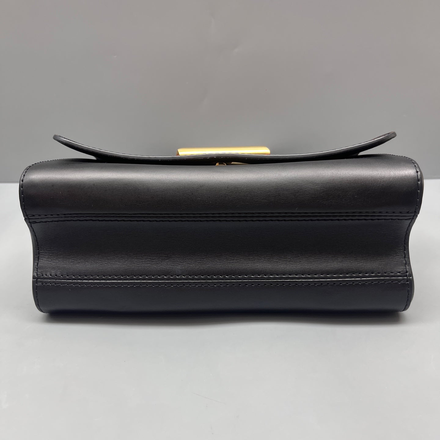 Louis Vuitton - Twist - Monogram coated canvas and smooth leather - Brown, Red, Black, Gold-tone Hardware - (Medium)