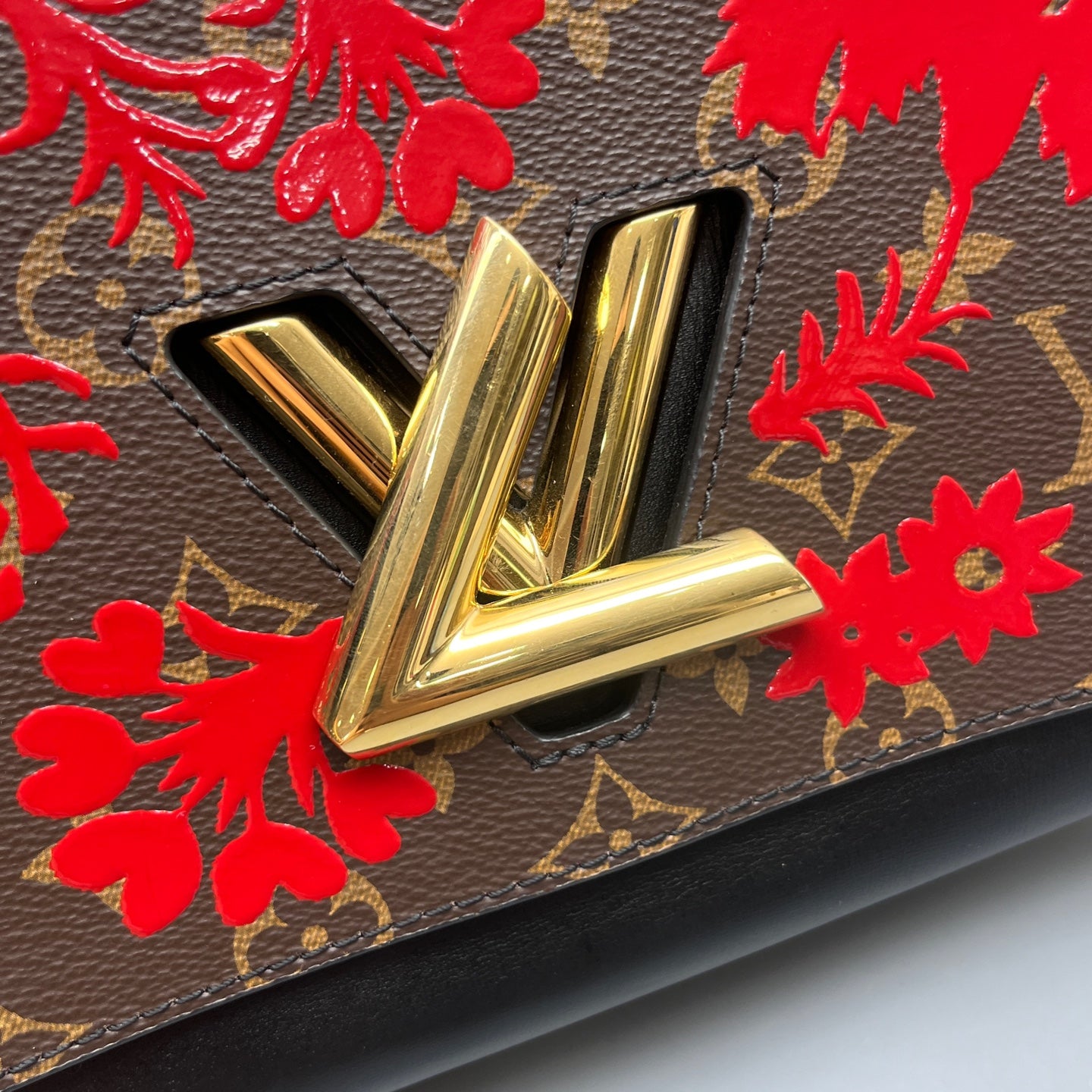 Louis Vuitton - Twist - Monogram coated canvas and smooth leather - Brown, Red, Black, Gold-tone Hardware - (Medium)