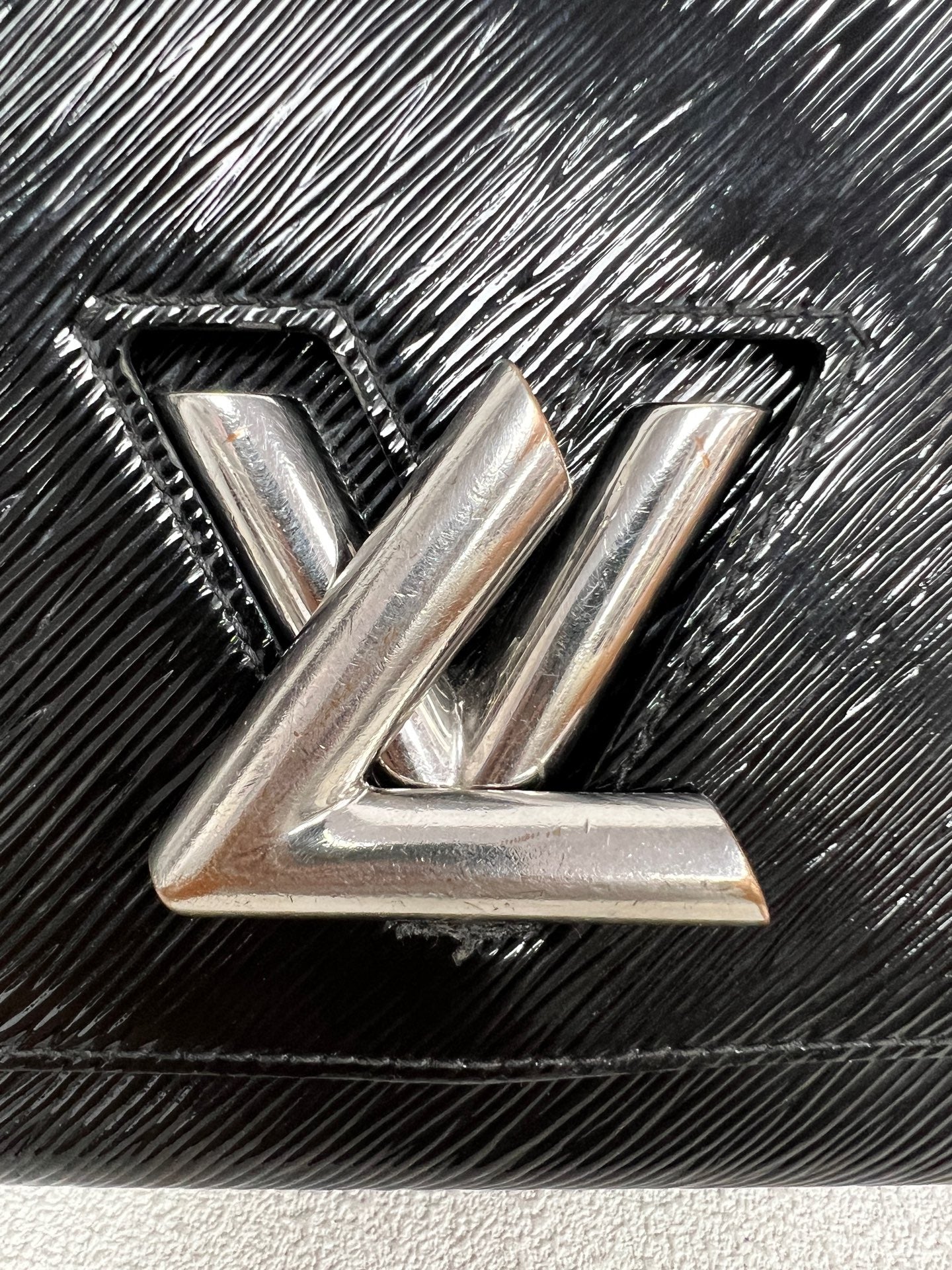 Louis Vuitton - Twist - Patent leather - Black - (mini)