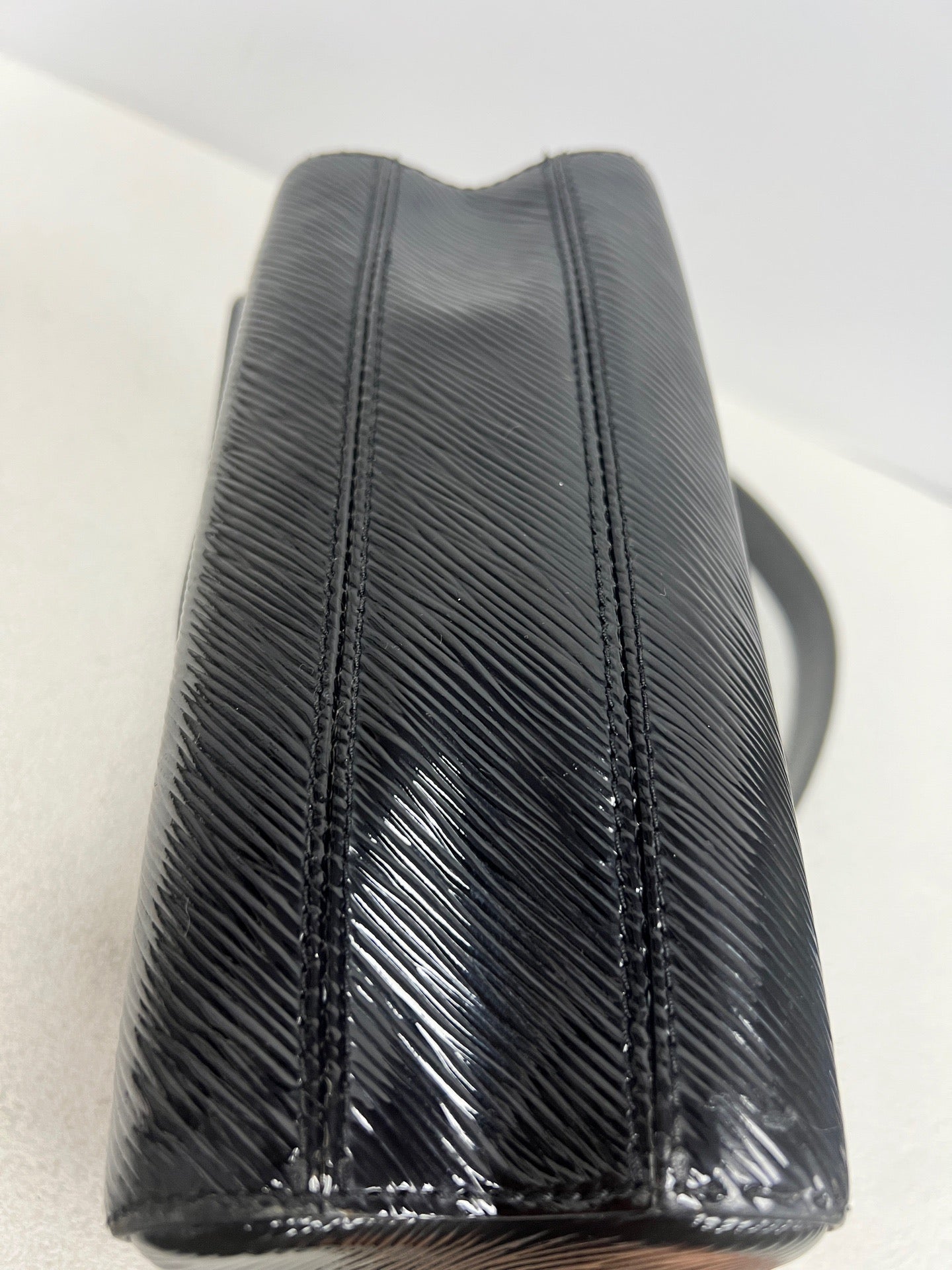 Louis Vuitton - Twist - Patent leather - Black - (mini)
