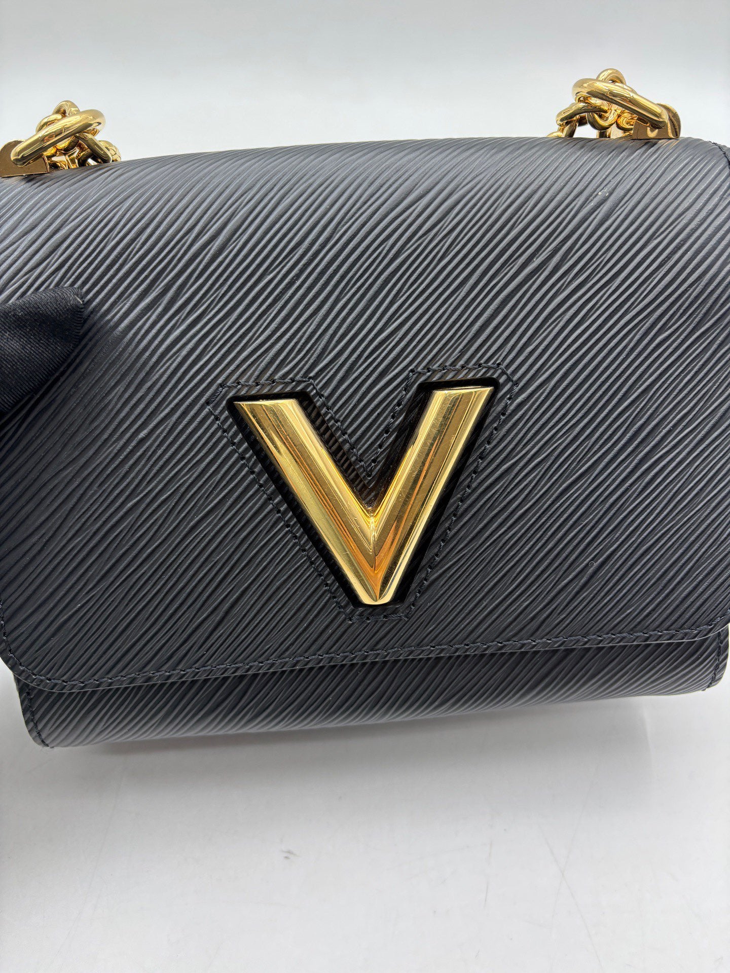 Louis Vuitton - Twist PM - Epi leather - Black with Gold-Tone Hardware - (small)