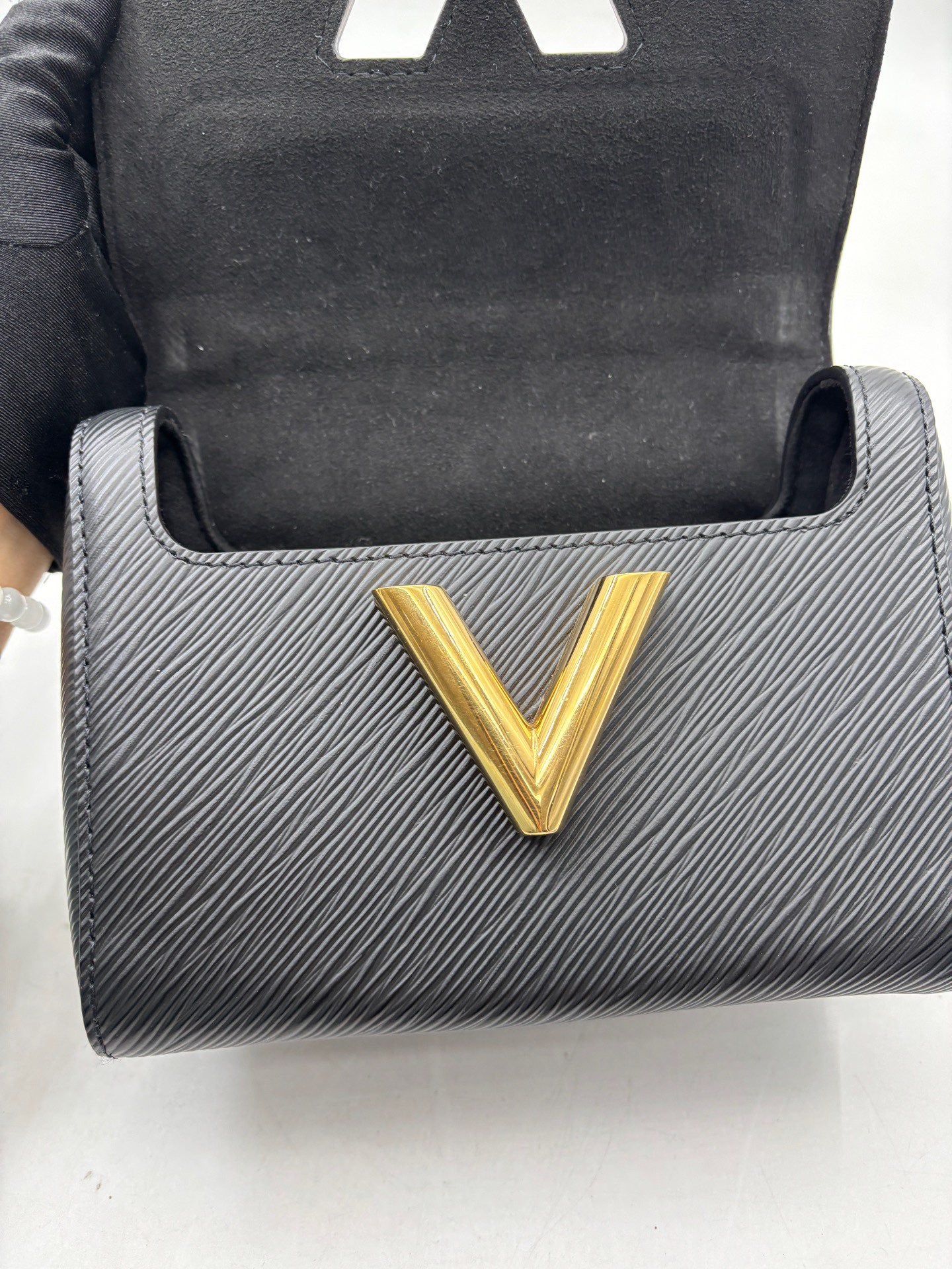 Louis Vuitton - Twist PM - Epi leather - Black with Gold-Tone Hardware - (small)