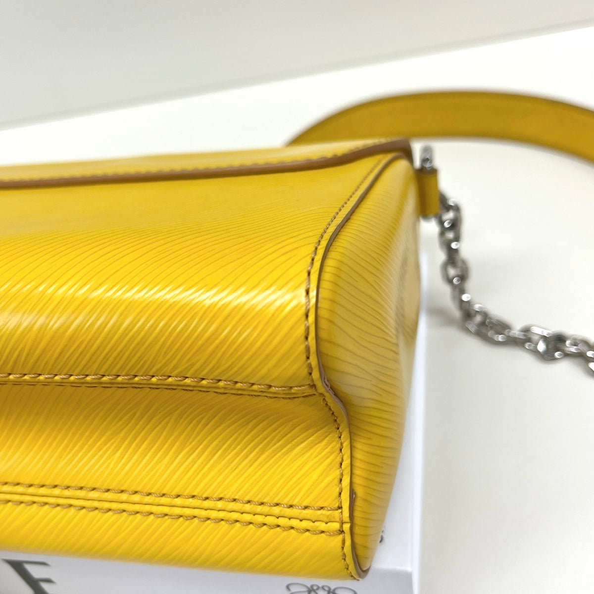 Louis Vuitton - Twist Small - Leather - Yellow - (small)