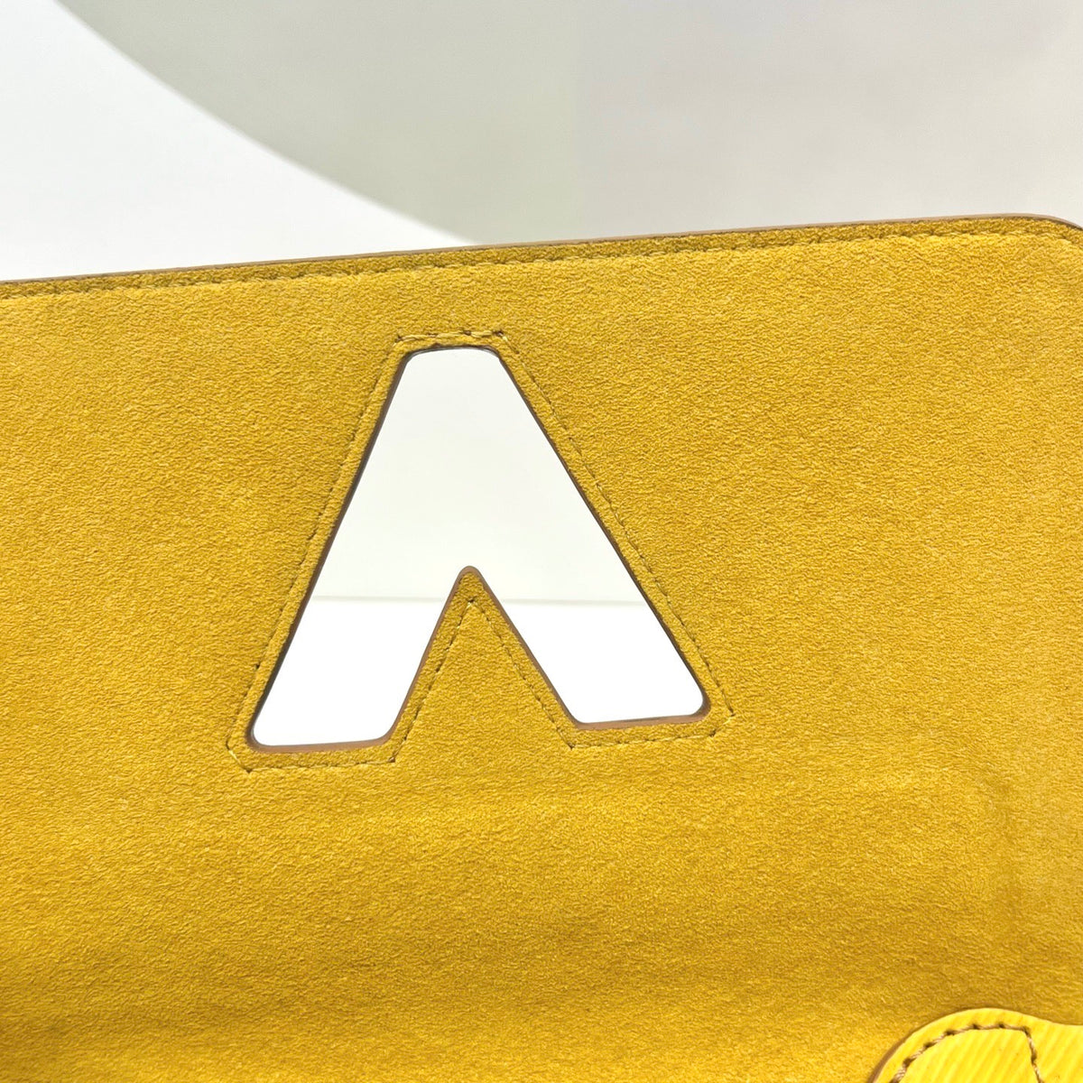 Louis Vuitton - Twist Small - Leather - Yellow - (small)