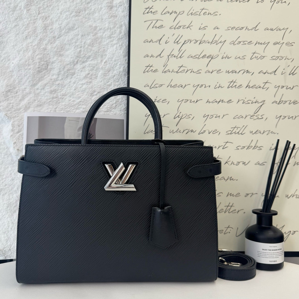 Louis Vuitton - Twist Tote - Leather - Black - (medium)