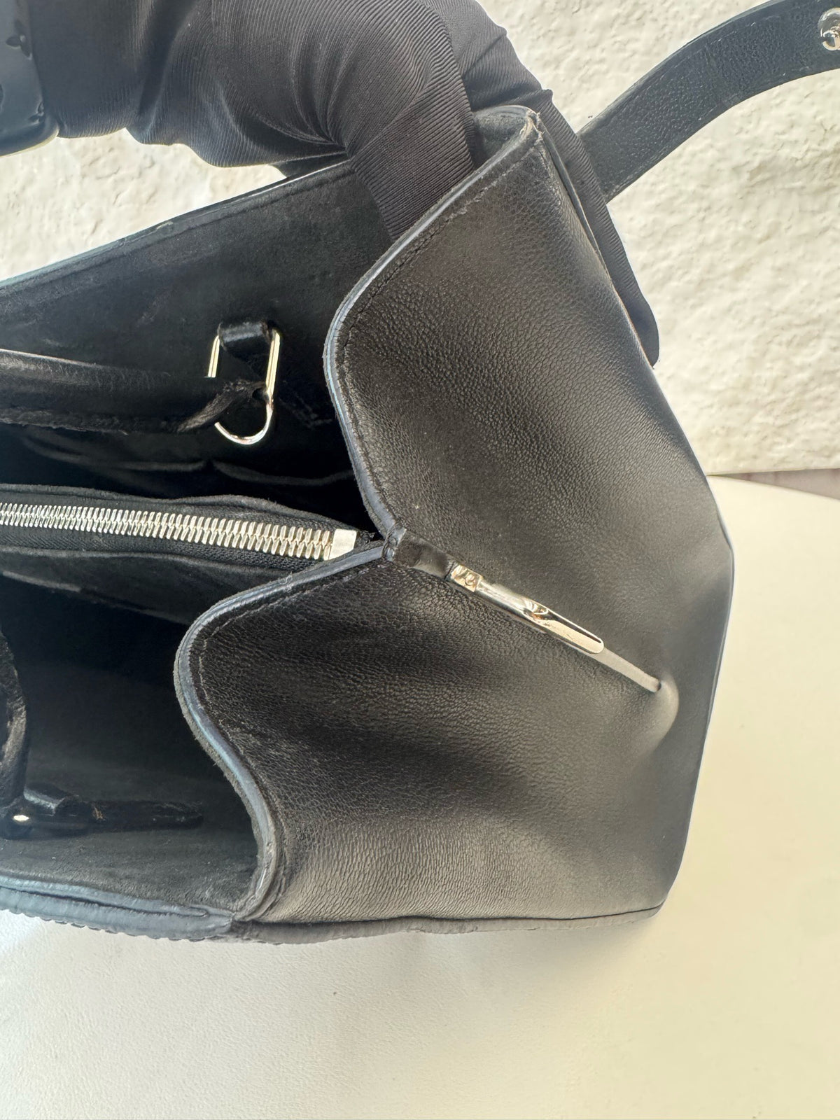 Louis Vuitton - Twist Tote - Leather - Black - (medium)