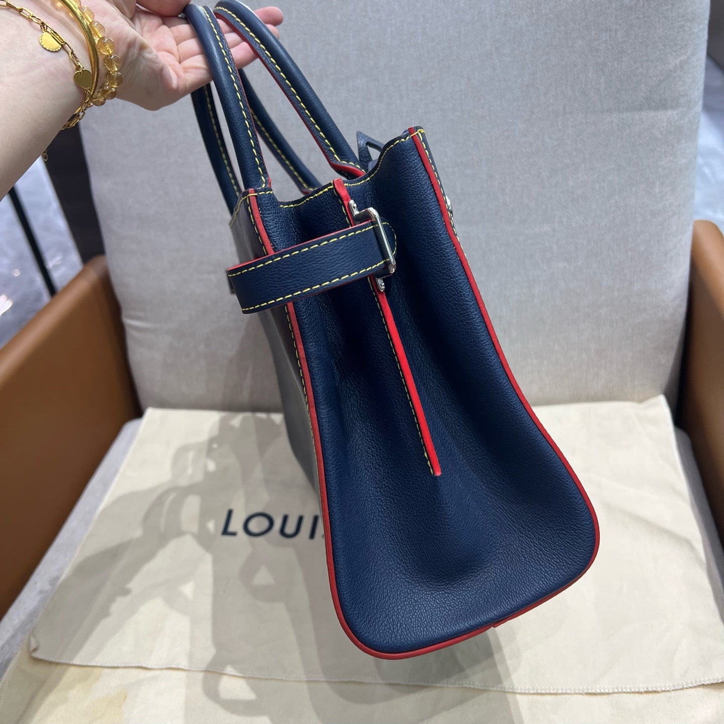 Louis Vuitton - Twist Tote - Leather - Blue - (medium)