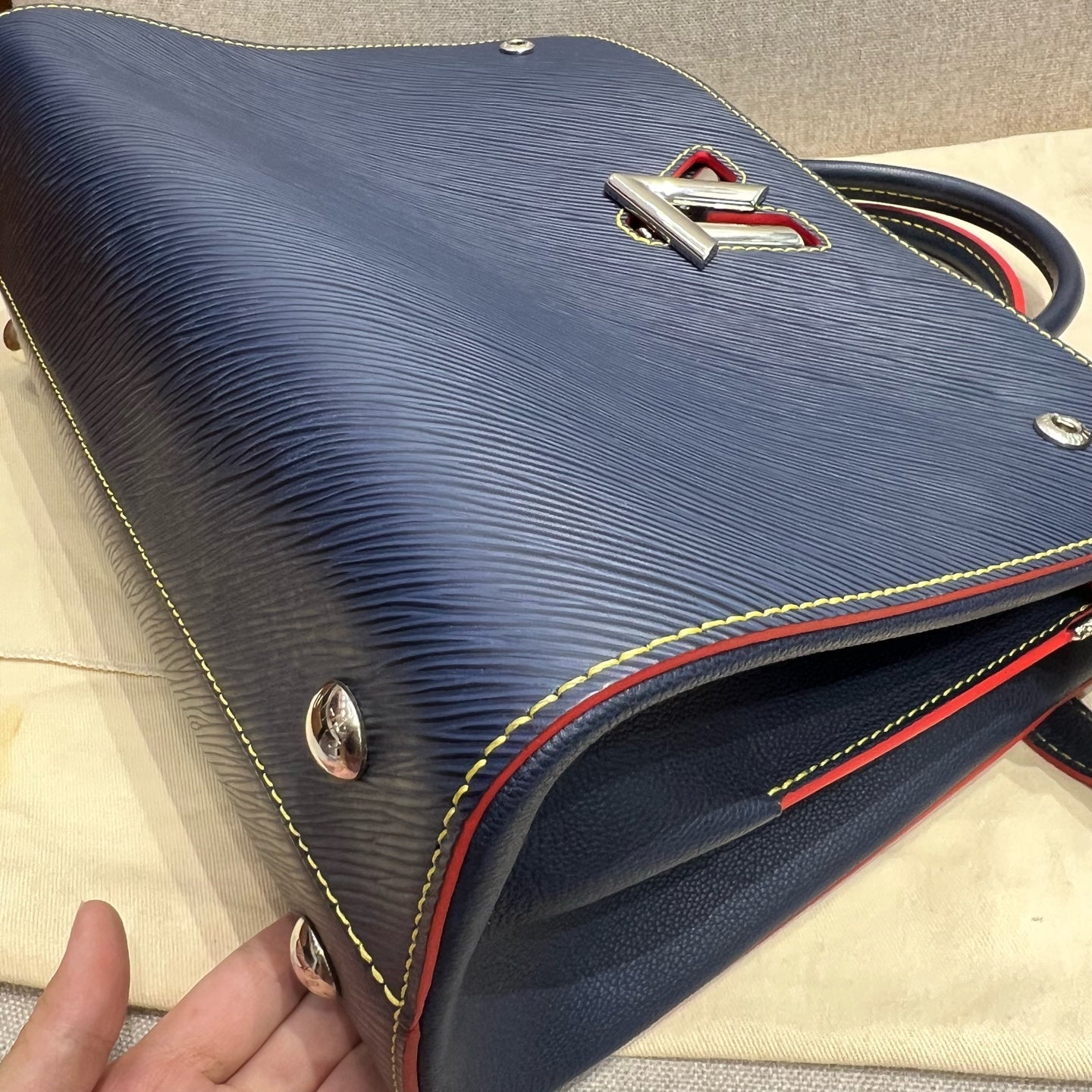 Louis Vuitton - Twist Tote - Leather - Blue - (medium)