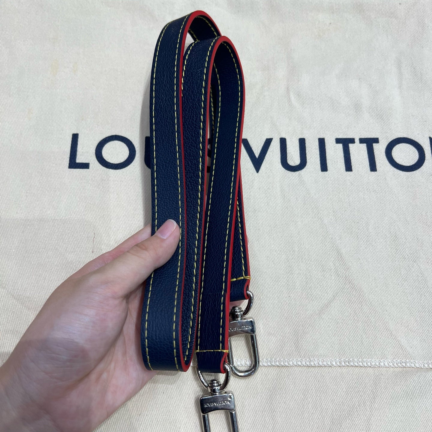 Louis Vuitton - Twist Tote - Leather - Blue - (medium)