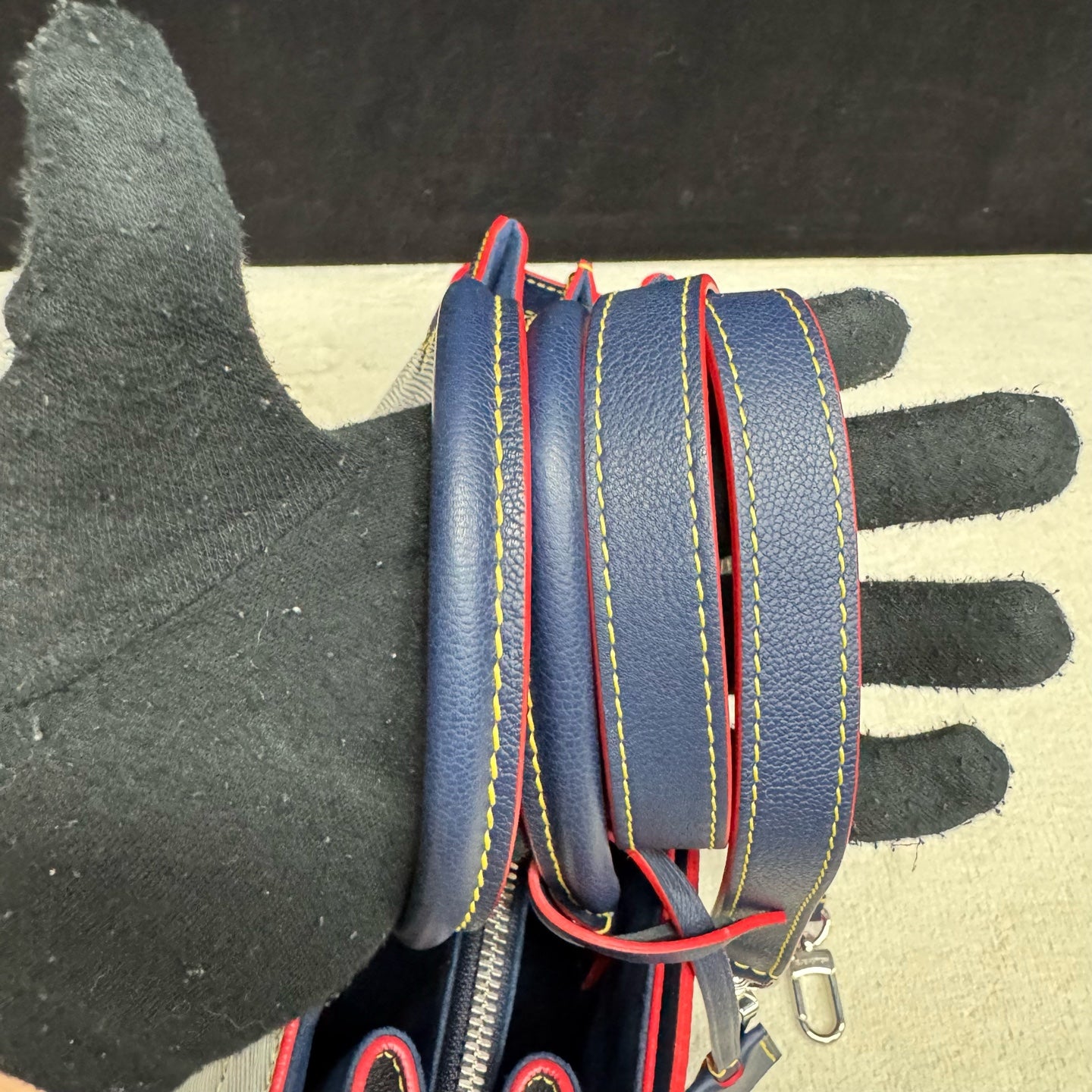 Louis Vuitton - Twist Tote - Leather - Navy - (medium)