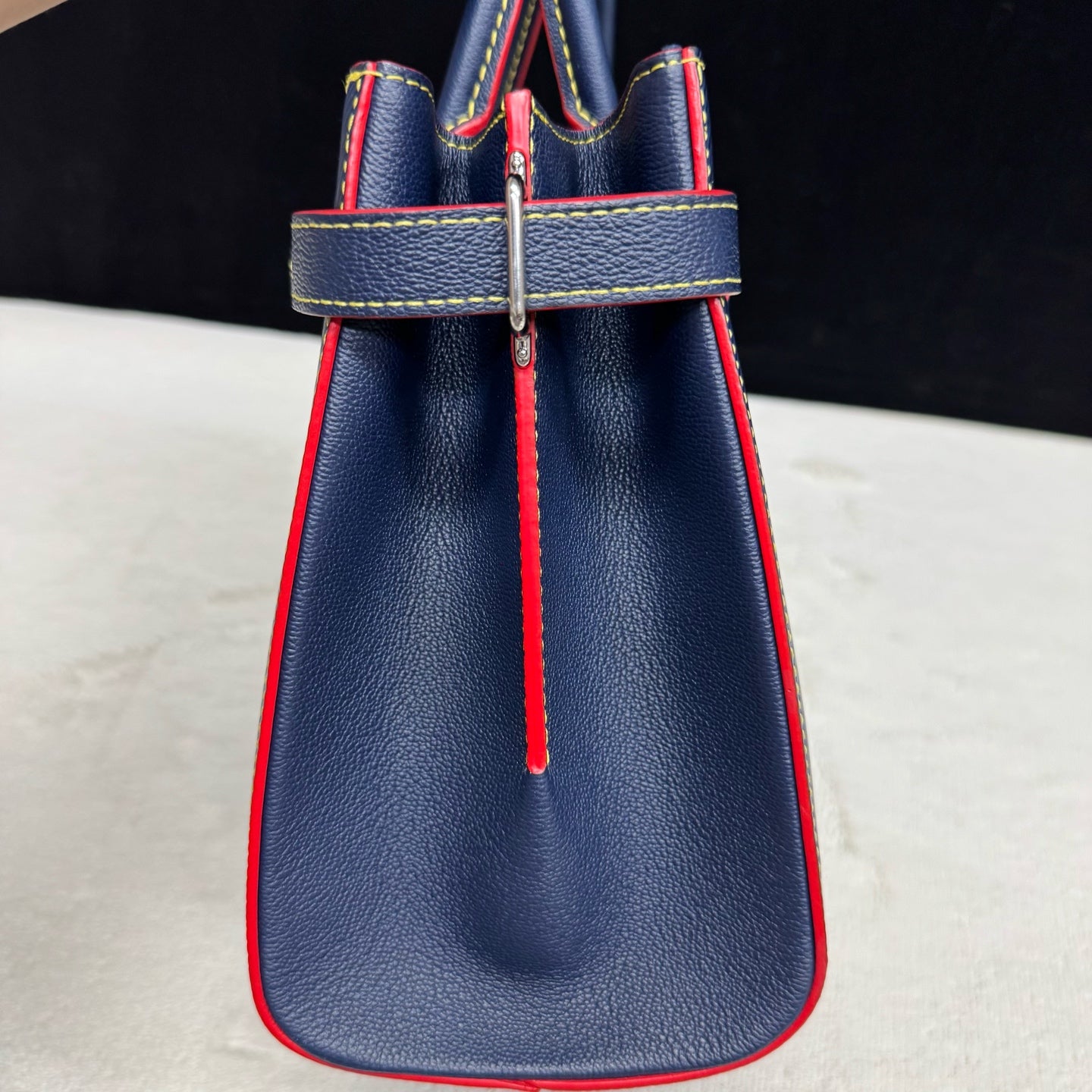 Louis Vuitton - Twist Tote - Leather - Navy - (medium)