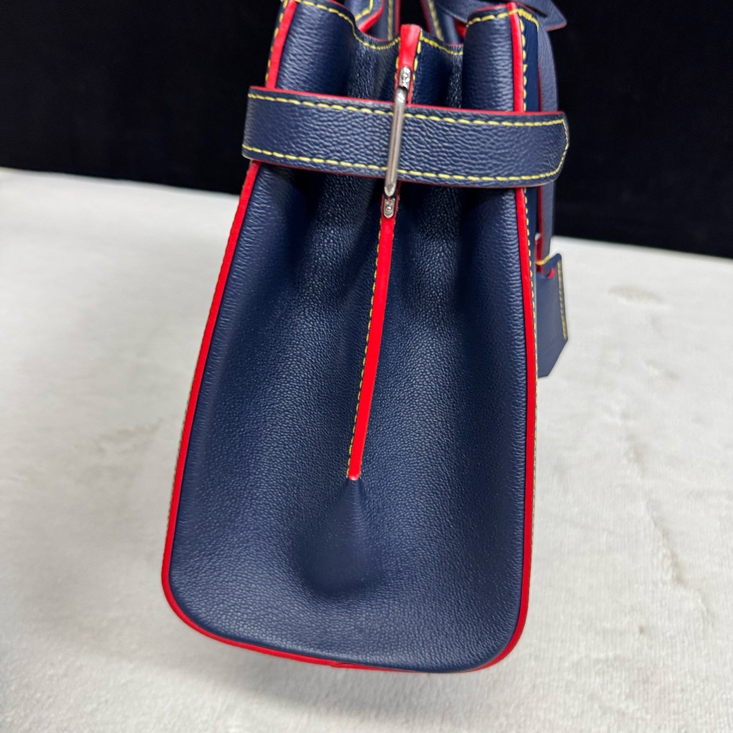 Louis Vuitton - Twist Tote - Leather - Navy - (medium)