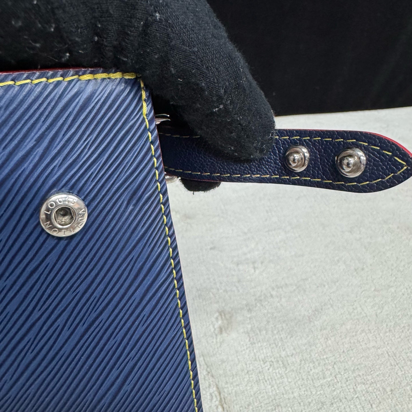 Louis Vuitton - Twist Tote - Leather - Navy - (medium)
