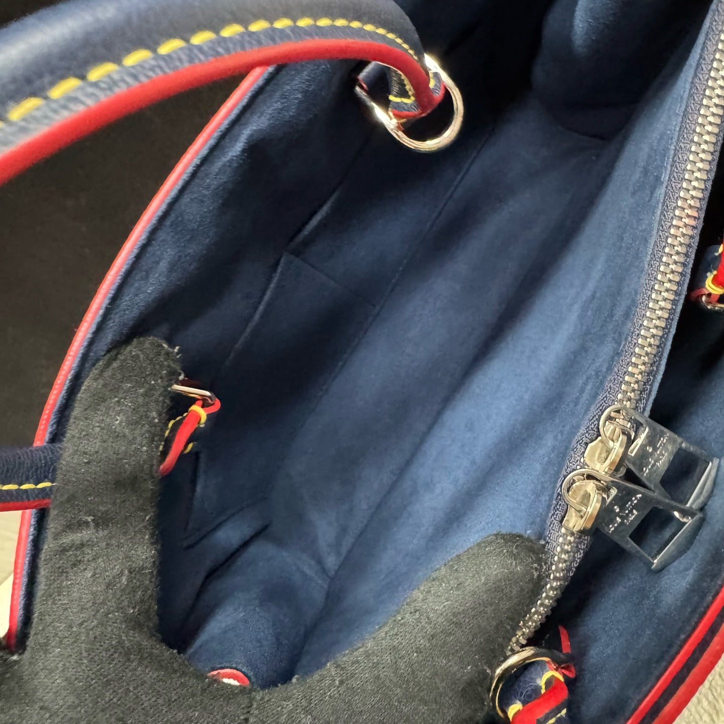 Louis Vuitton - Twist Tote - Leather - Navy - (medium)