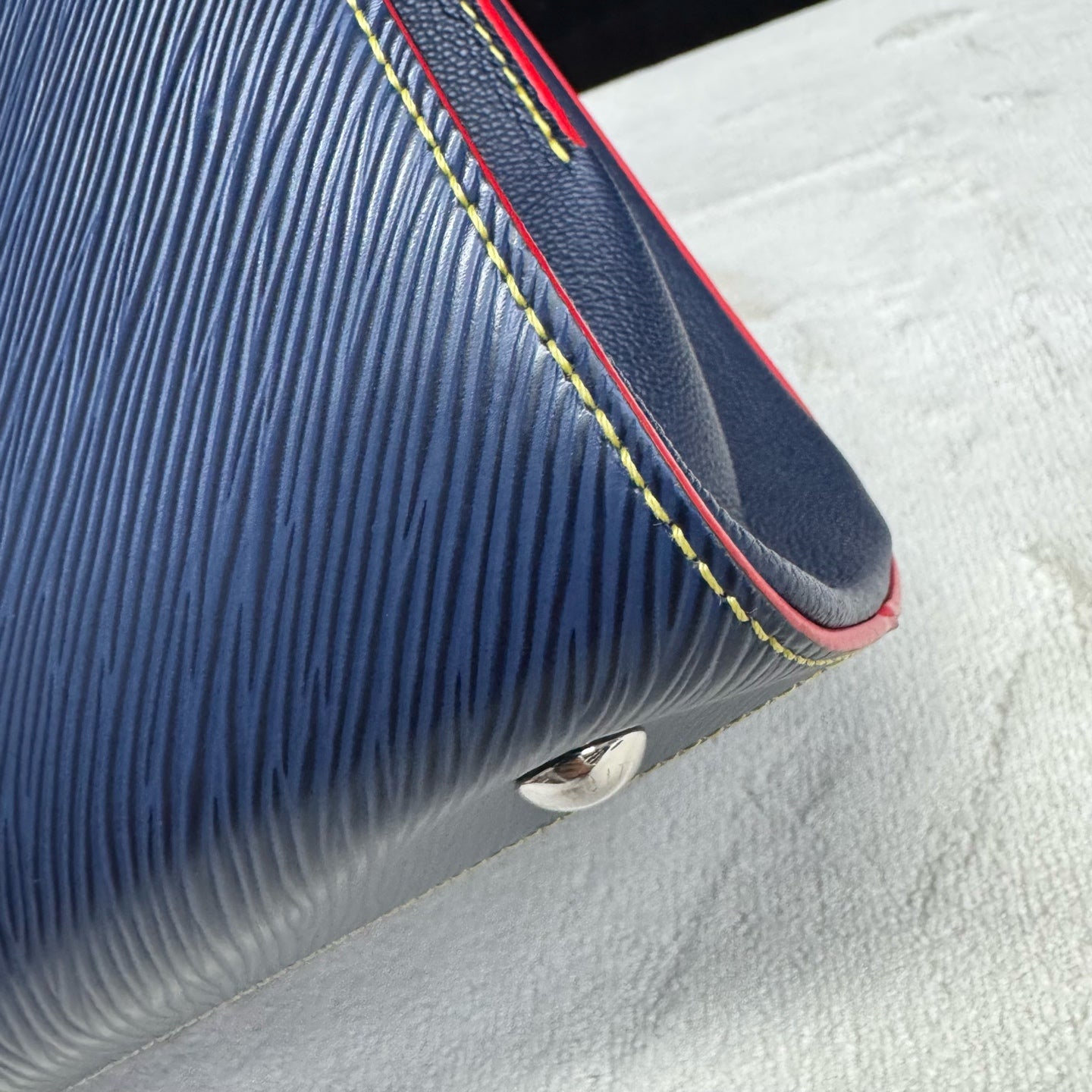 Louis Vuitton - Twist Tote - Leather - Navy - (medium)