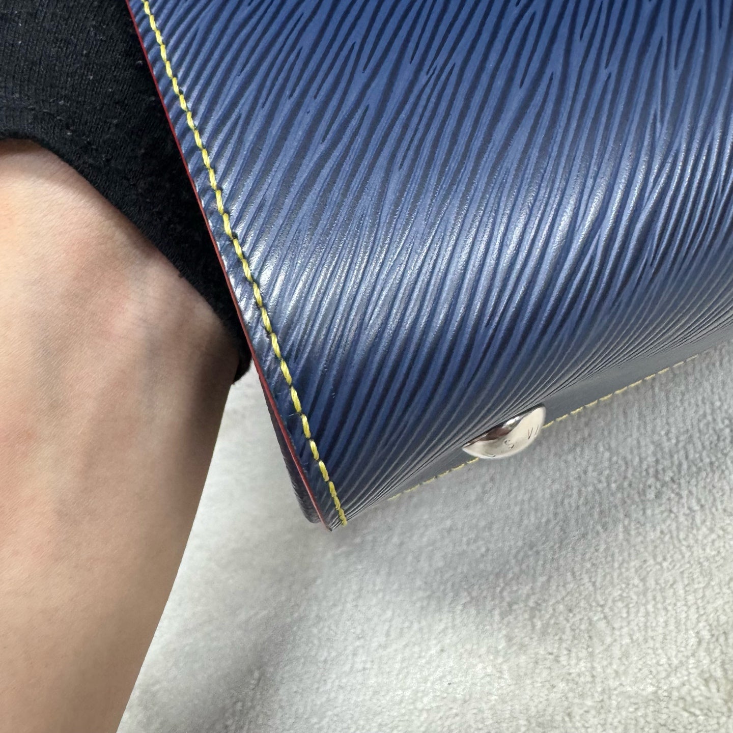 Louis Vuitton - Twist Tote - Leather - Navy - (medium)