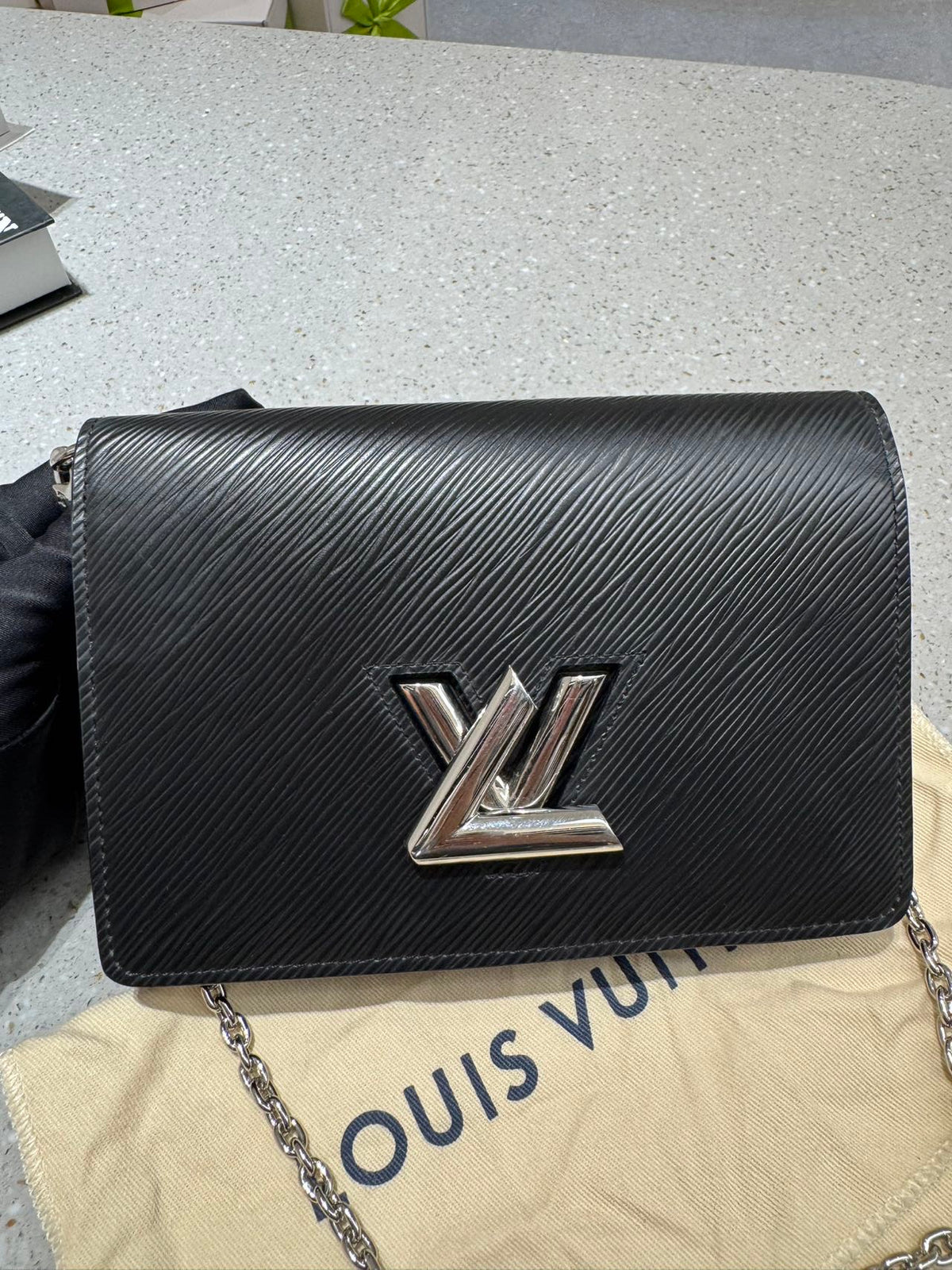 Louis Vuitton - Twist Wallet on Chain - Leather - Black - (small)