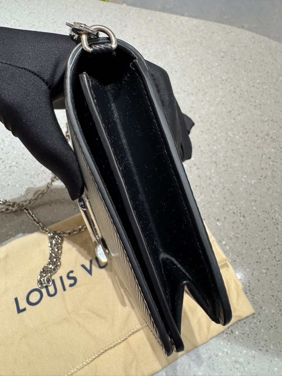 Louis Vuitton - Twist Wallet on Chain - Leather - Black - (small)
