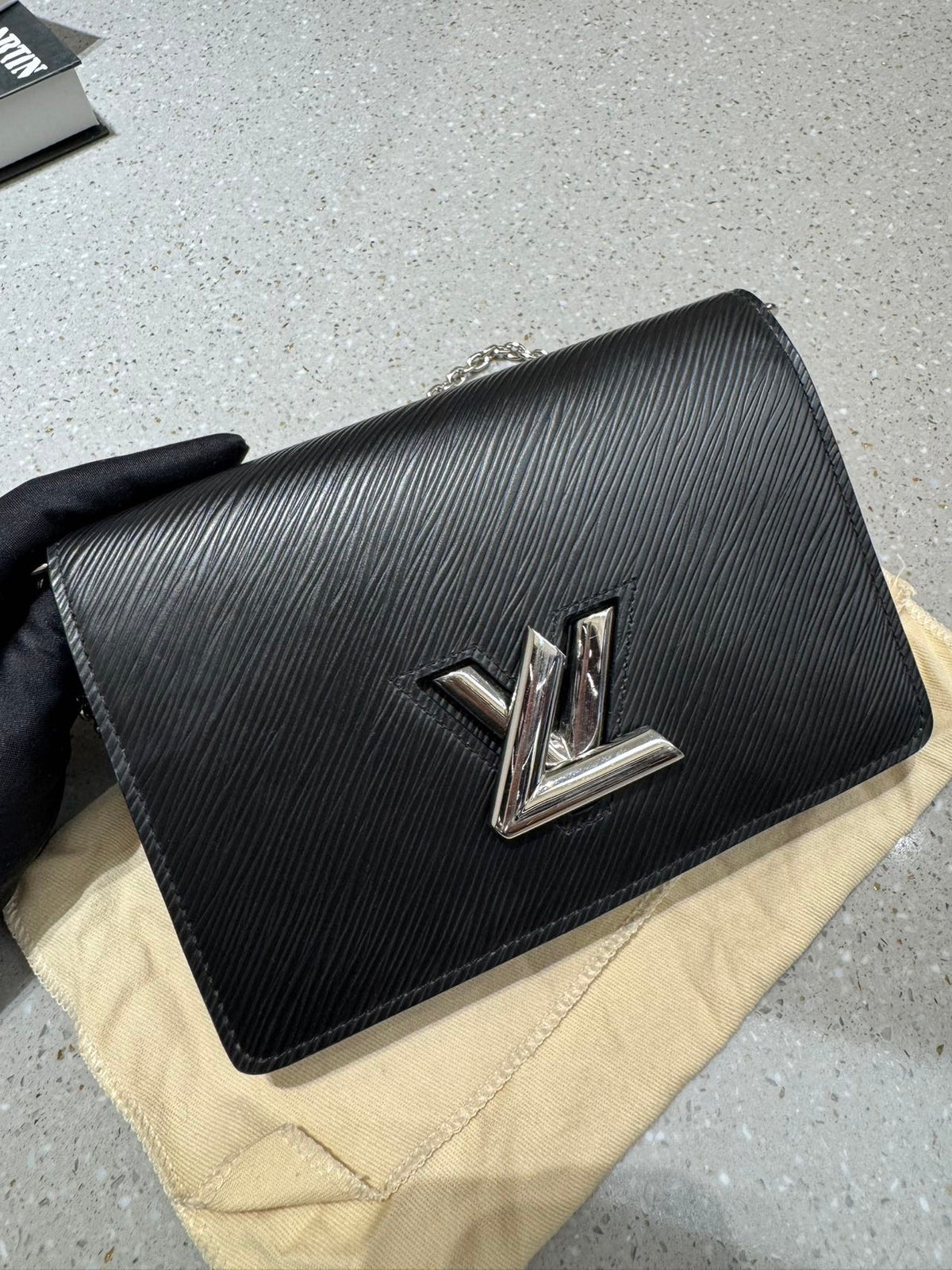 Louis Vuitton - Twist Wallet on Chain - Leather - Black - (small)