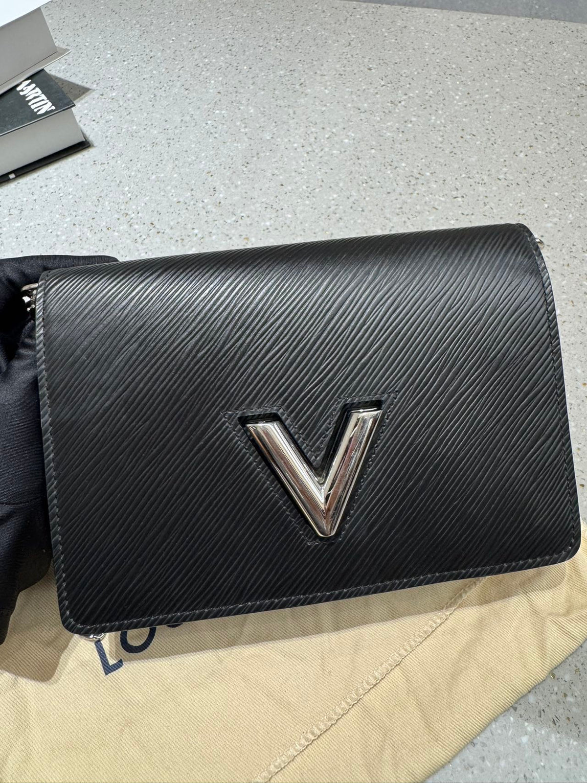 Louis Vuitton - Twist Wallet on Chain - Leather - Black - (small)