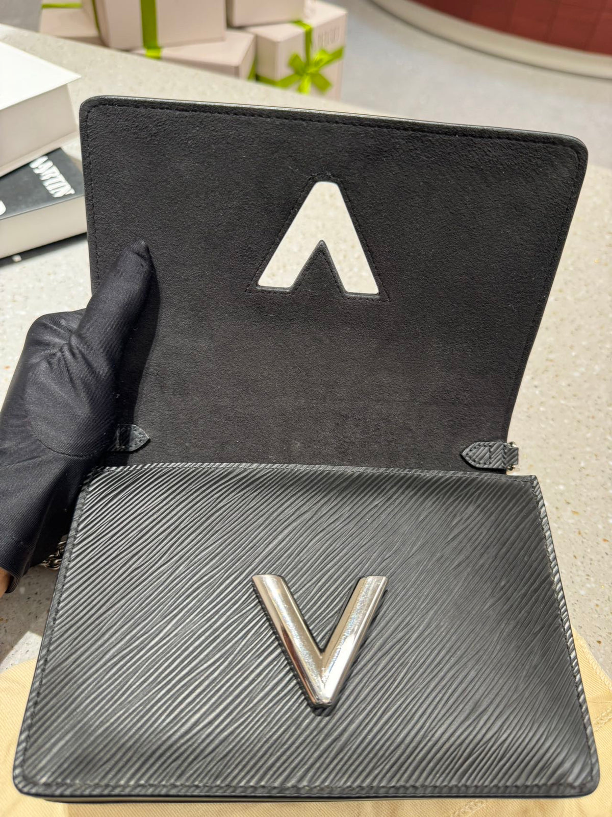 Louis Vuitton - Twist Wallet on Chain - Leather - Black - (small)