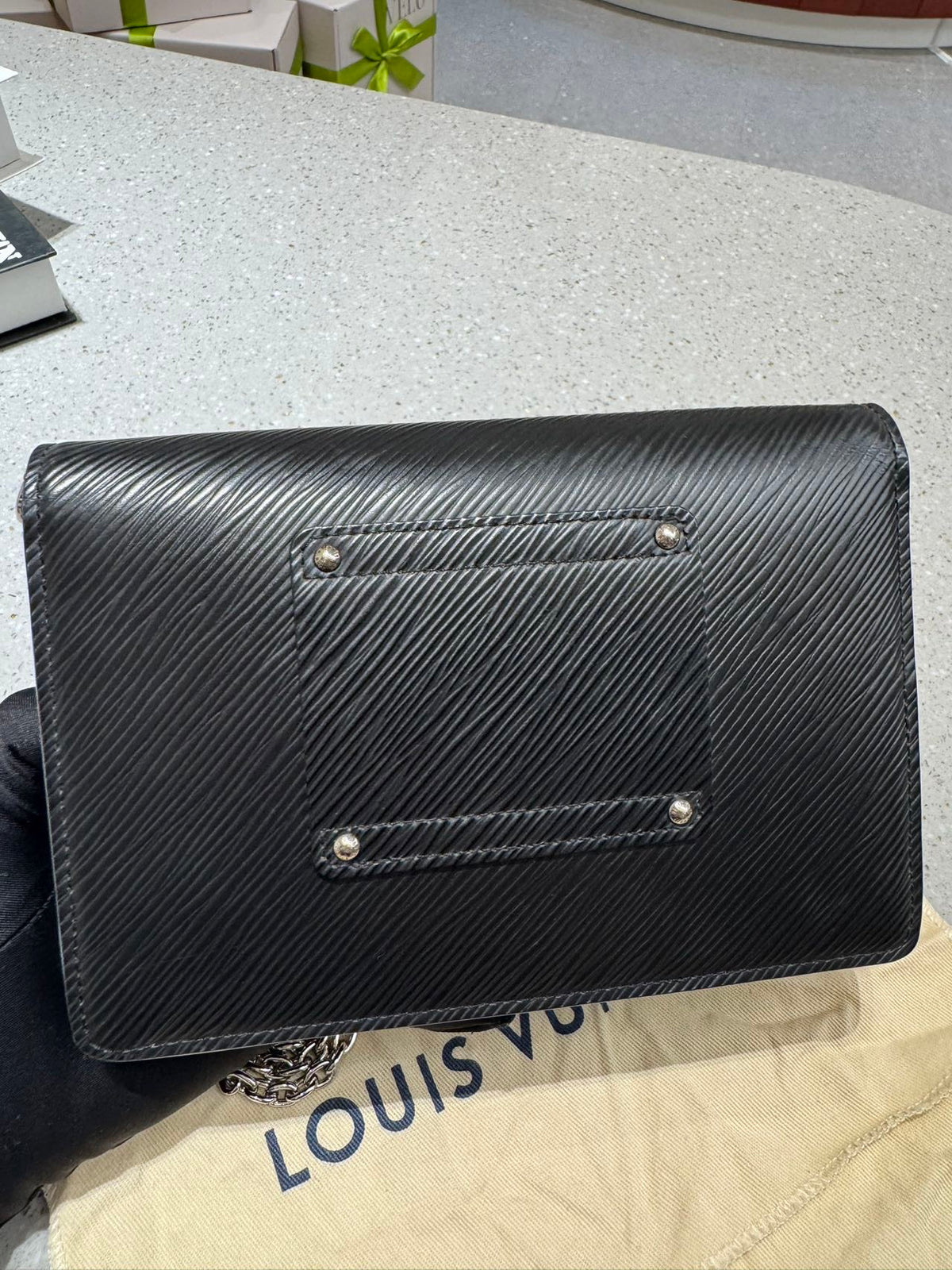 Louis Vuitton - Twist Wallet on Chain - Leather - Black - (small)