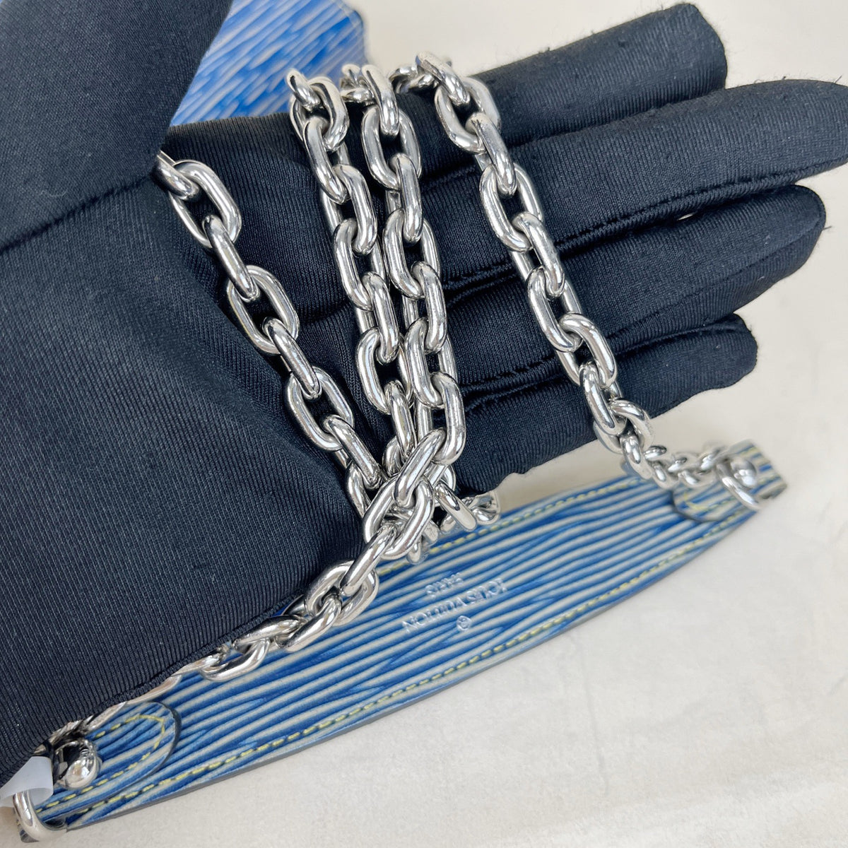 Louis Vuitton - Twist Wallet on Chain - Leather - Blue - (small)
